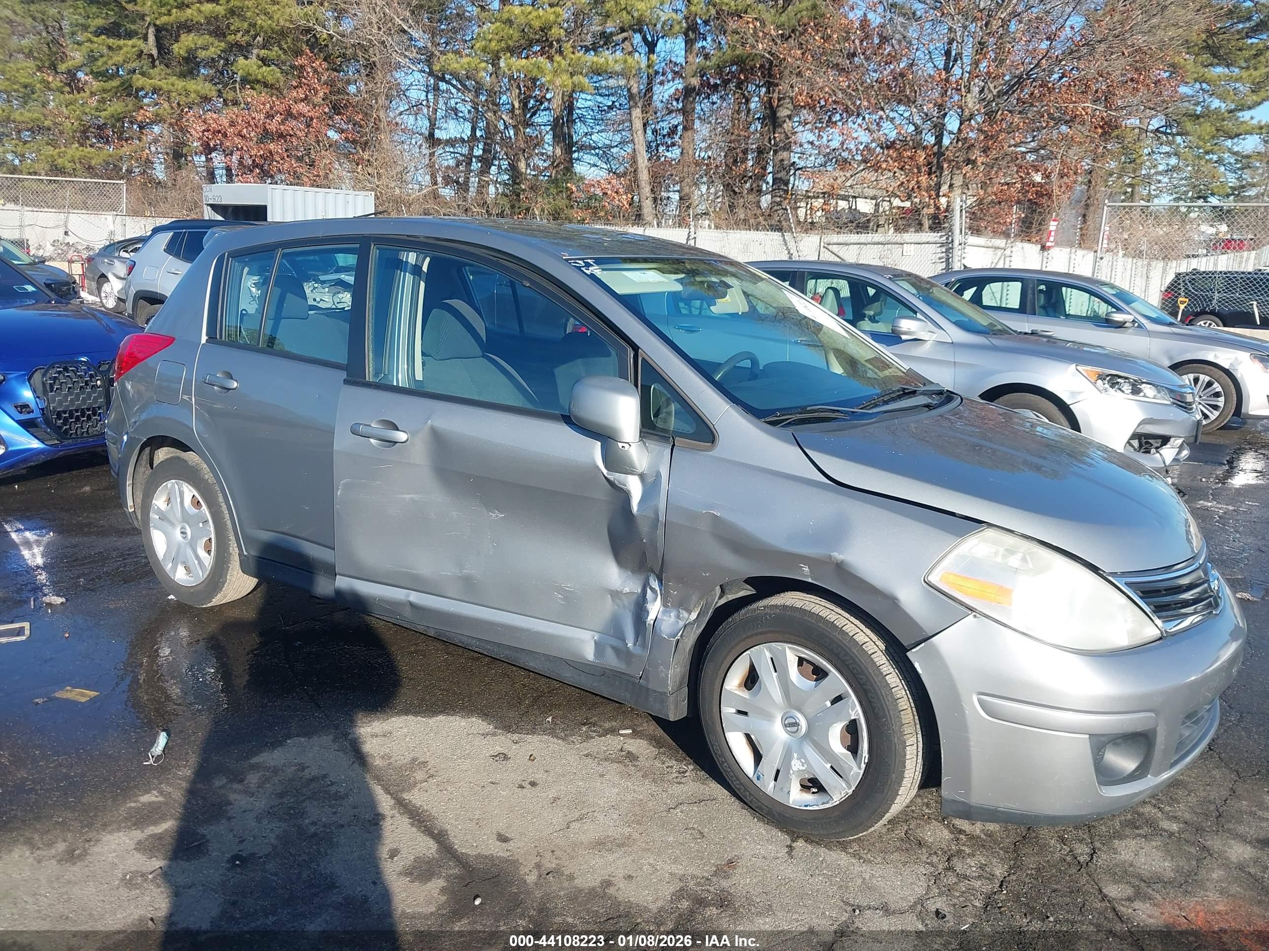 NISSAN VERSA image 6