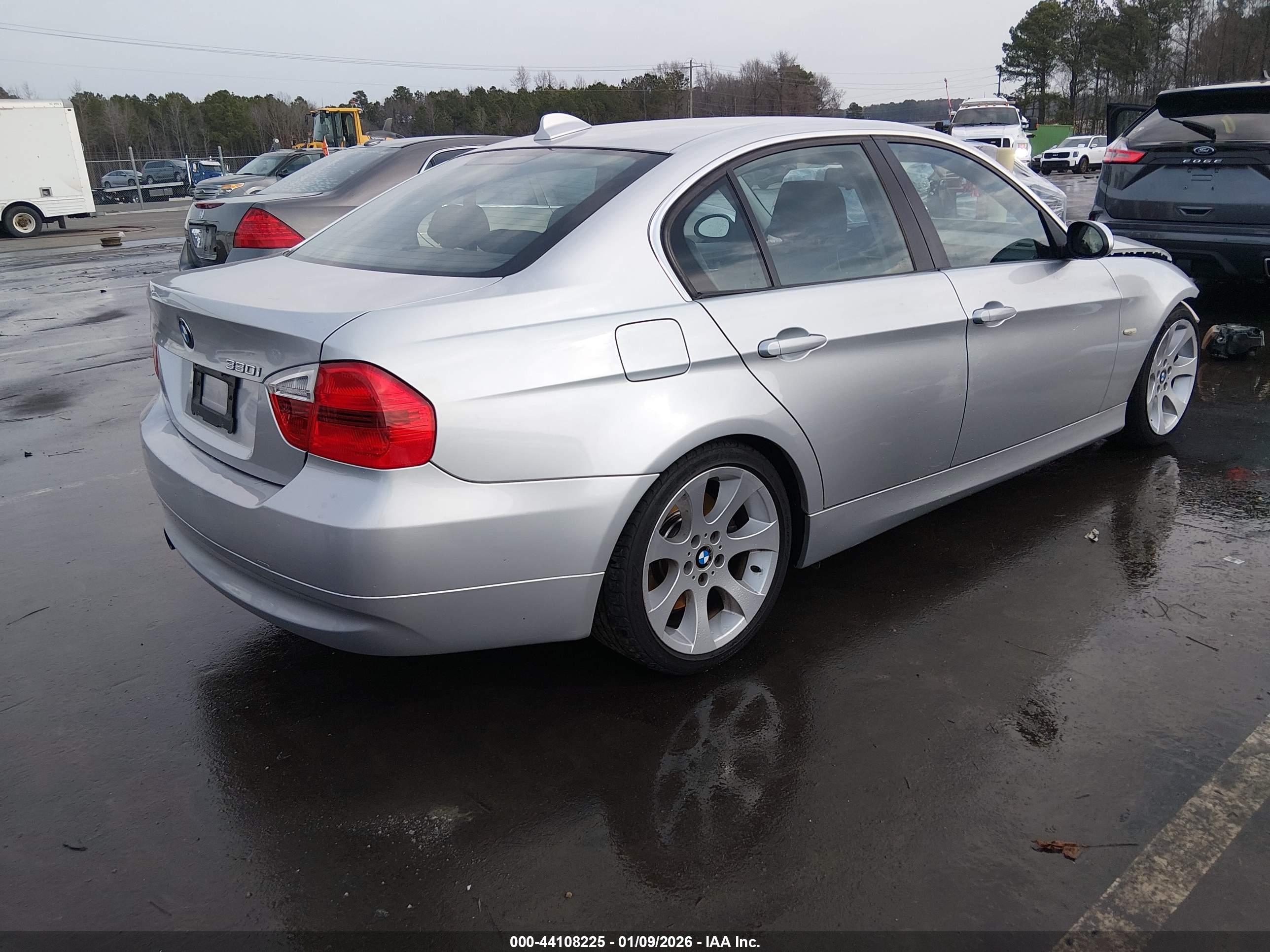 BMW 330I image 4
