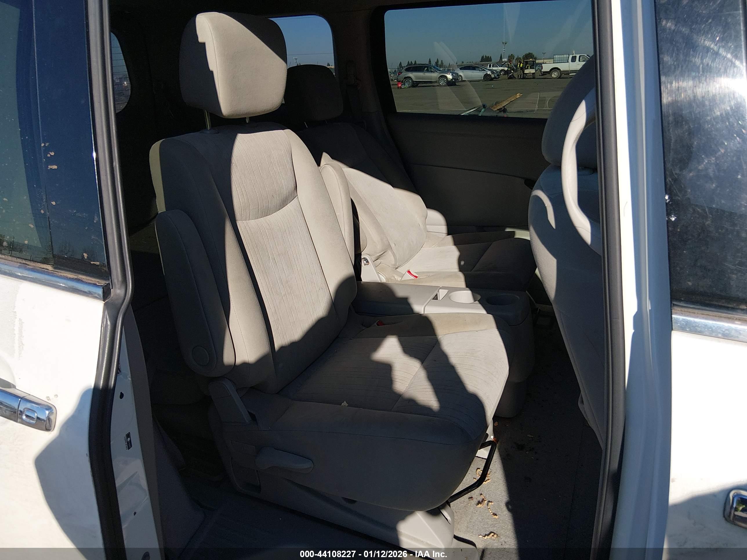 NISSAN QUEST image 8