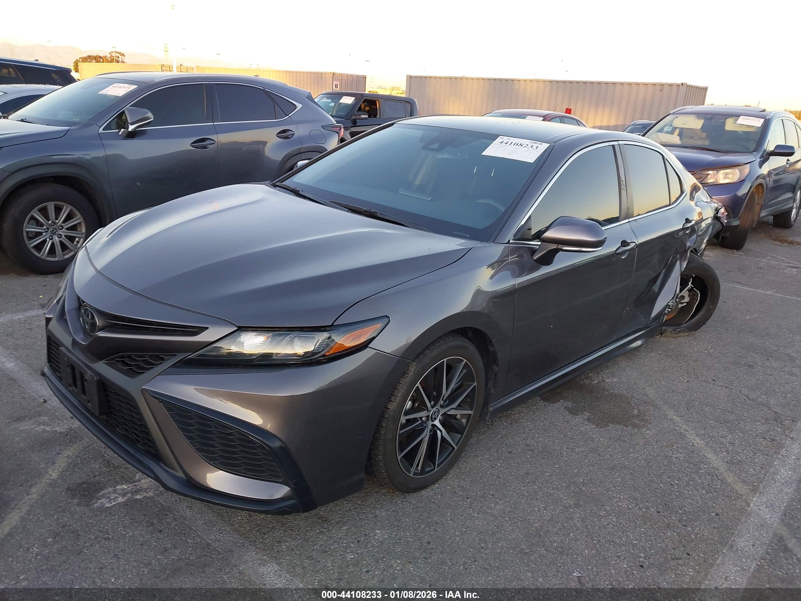 TOYOTA CAMRY image 2