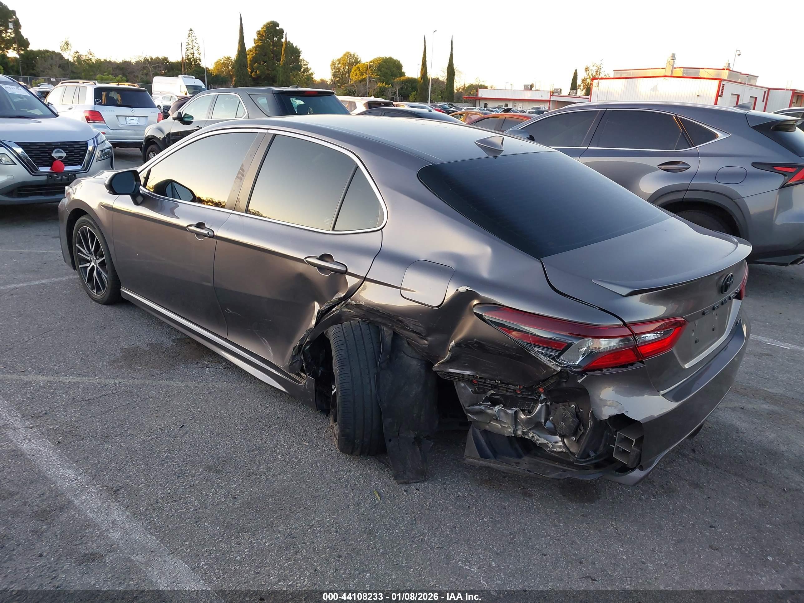 TOYOTA CAMRY image 3