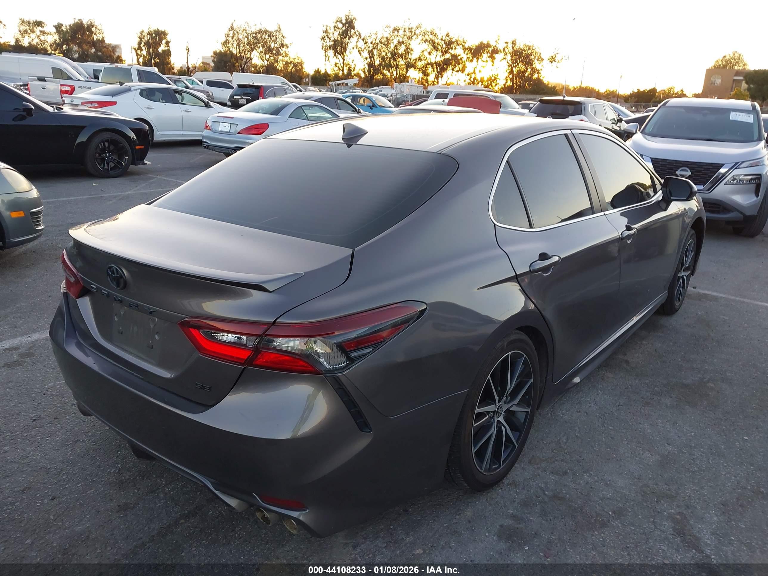 TOYOTA CAMRY image 4