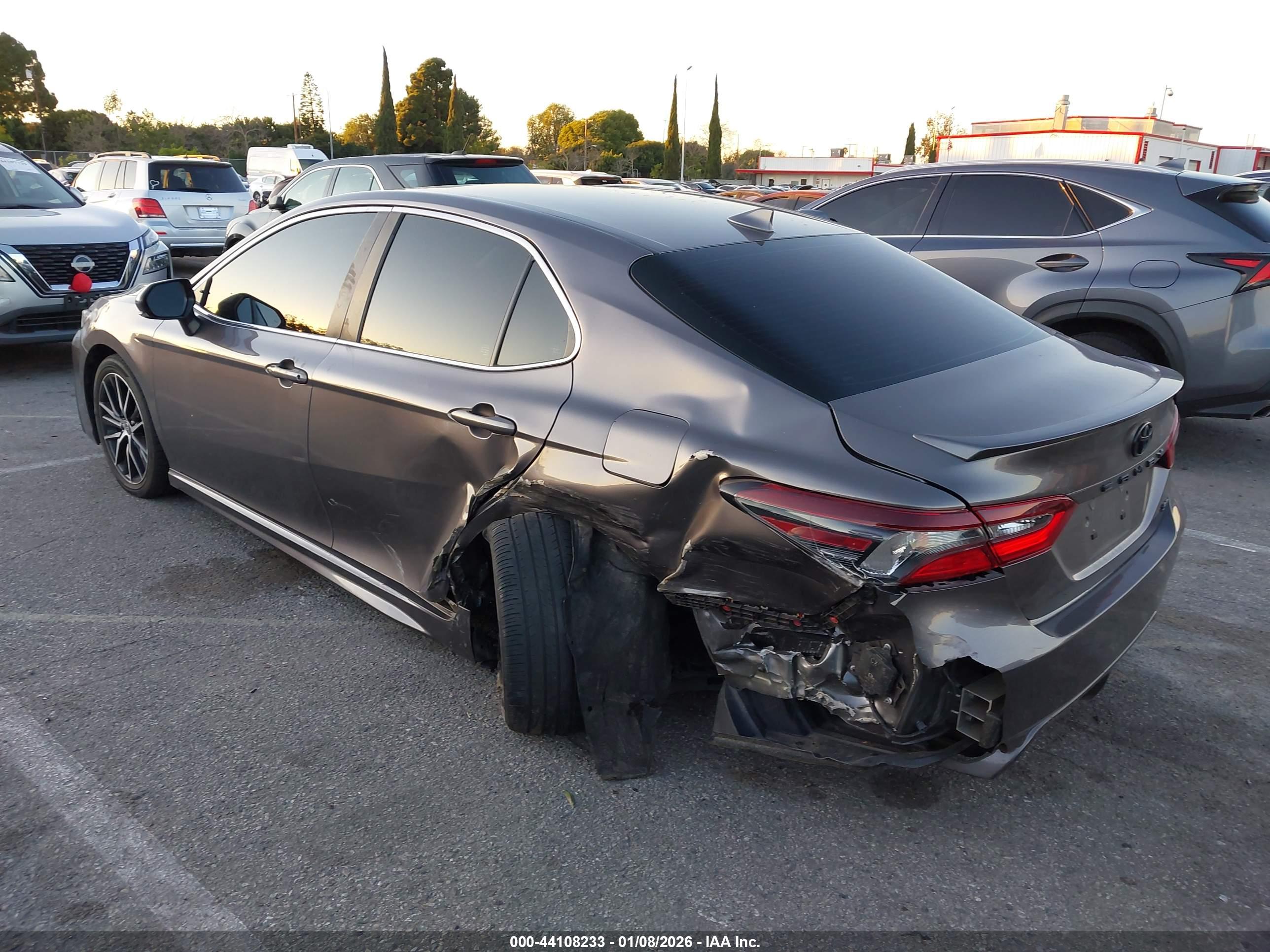 TOYOTA CAMRY image 6