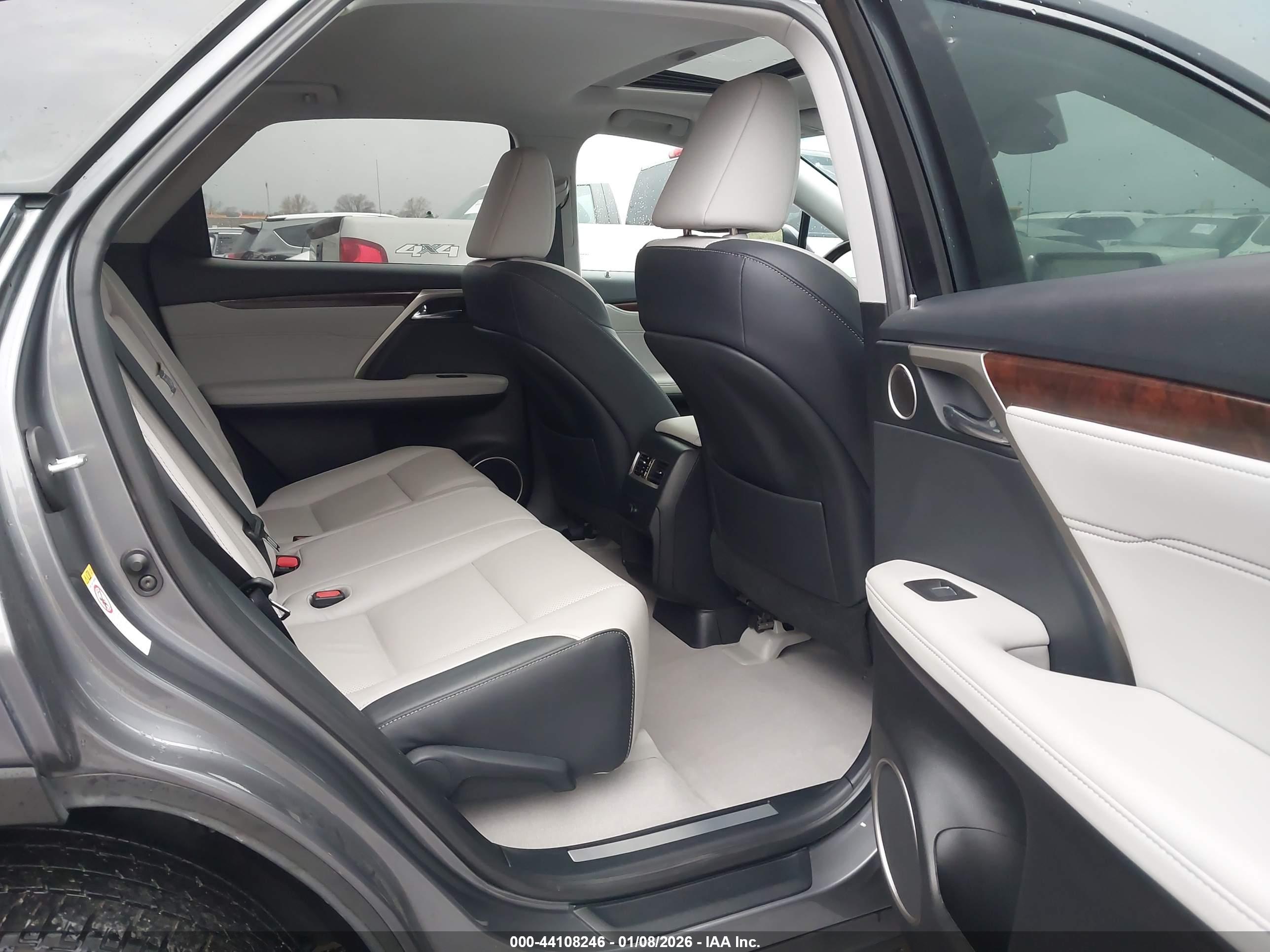 LEXUS RX image 8