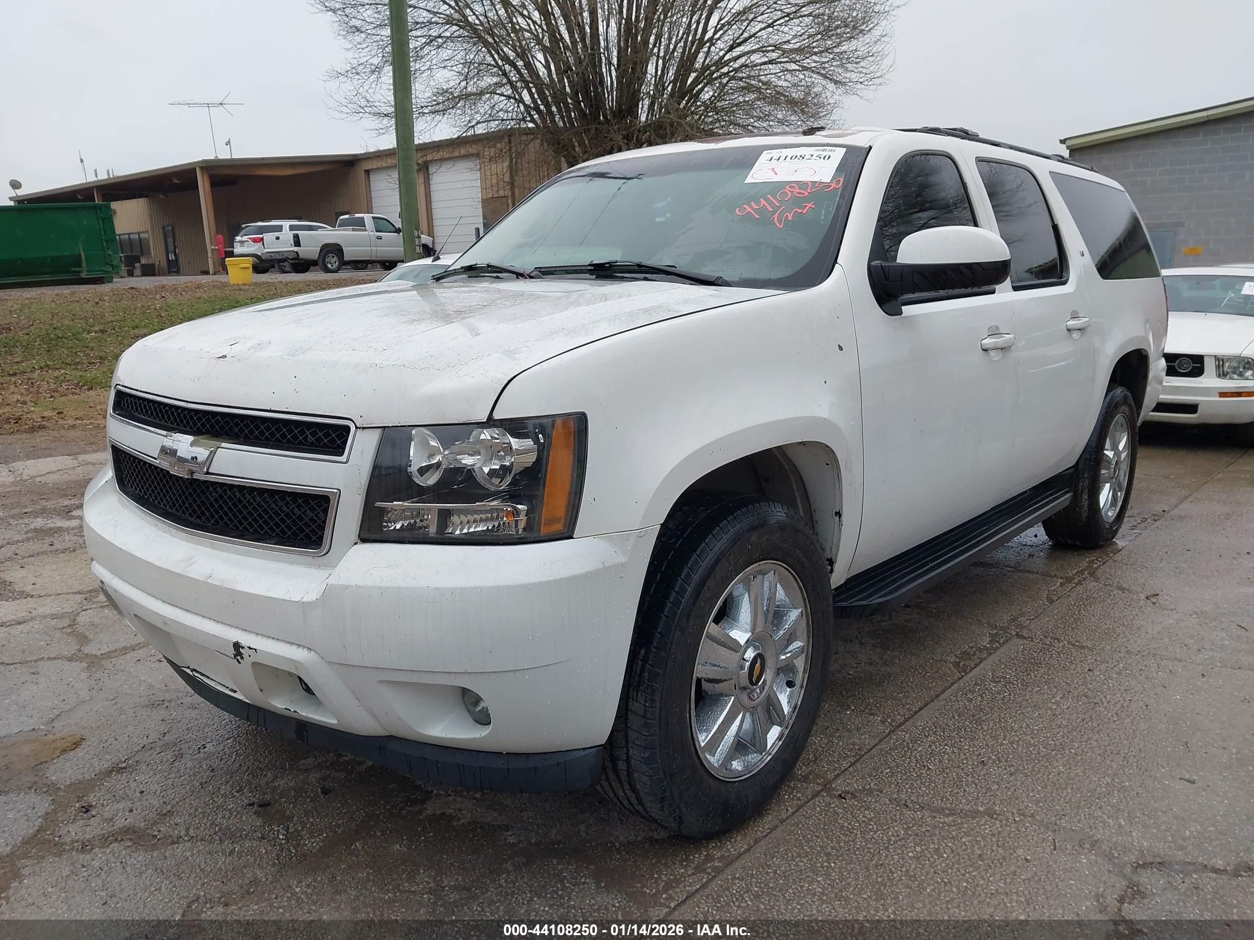 CHEVROLET SUBURBAN image 2
