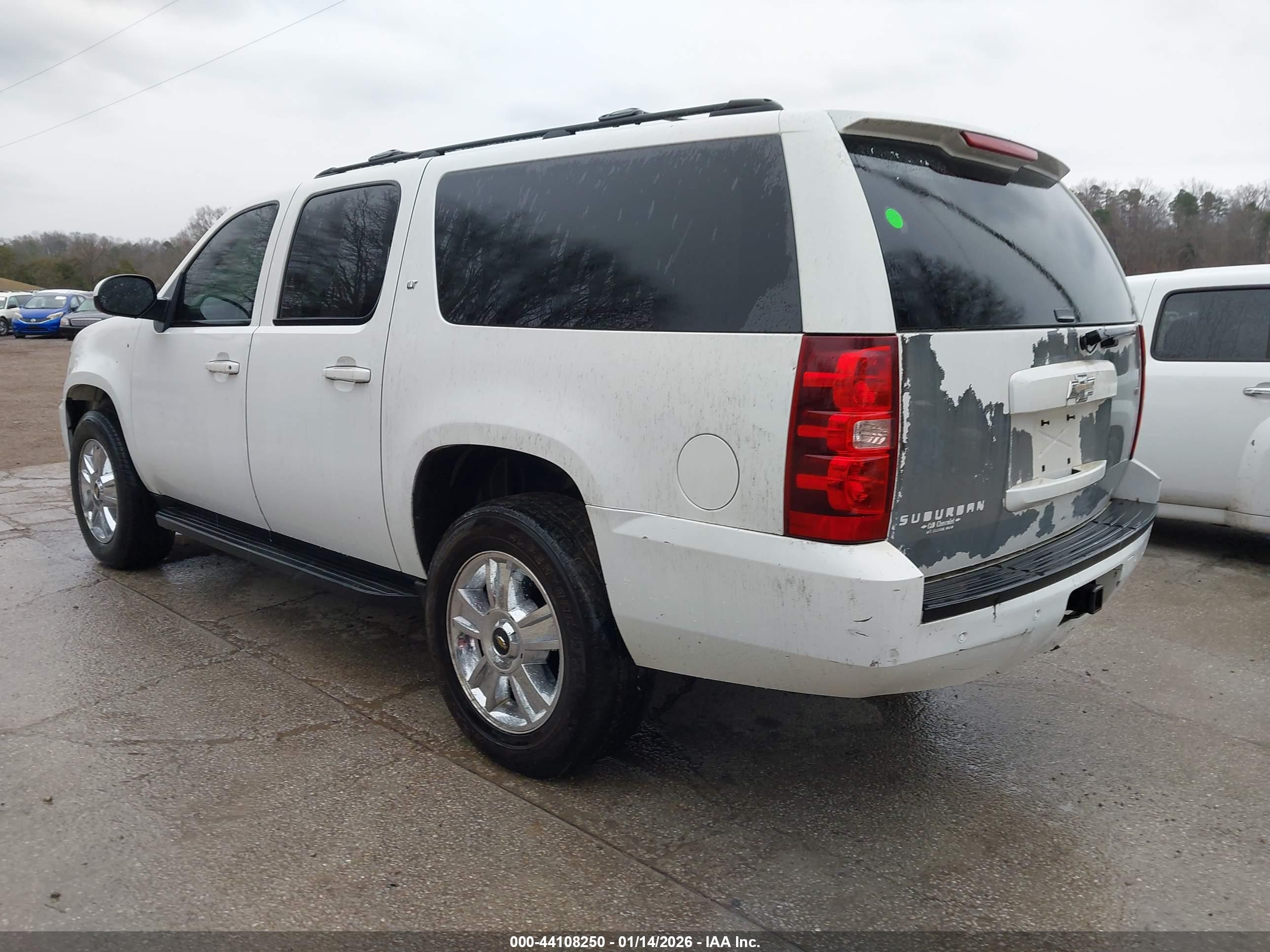 CHEVROLET SUBURBAN image 3