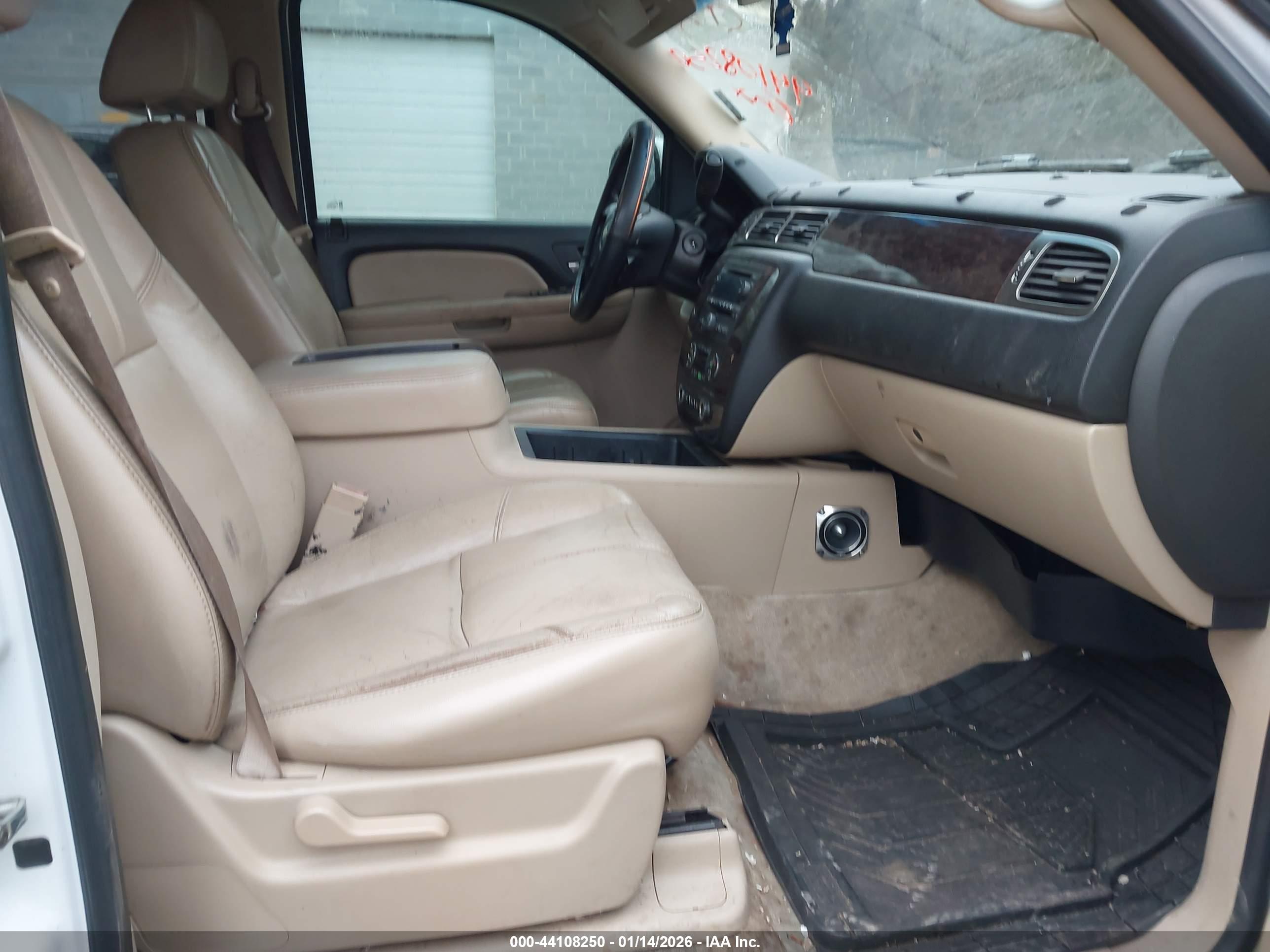CHEVROLET SUBURBAN image 5