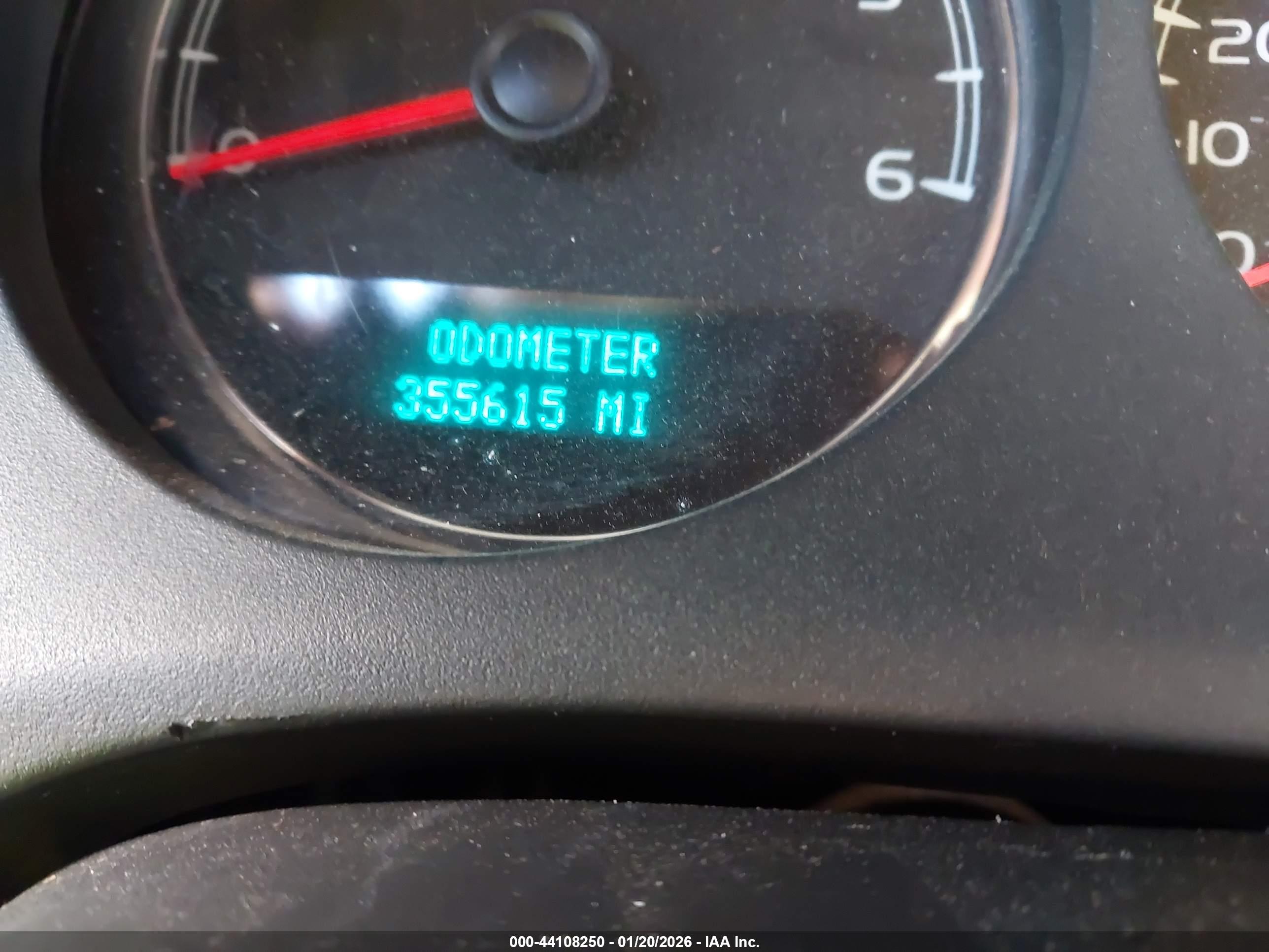 CHEVROLET SUBURBAN image 7