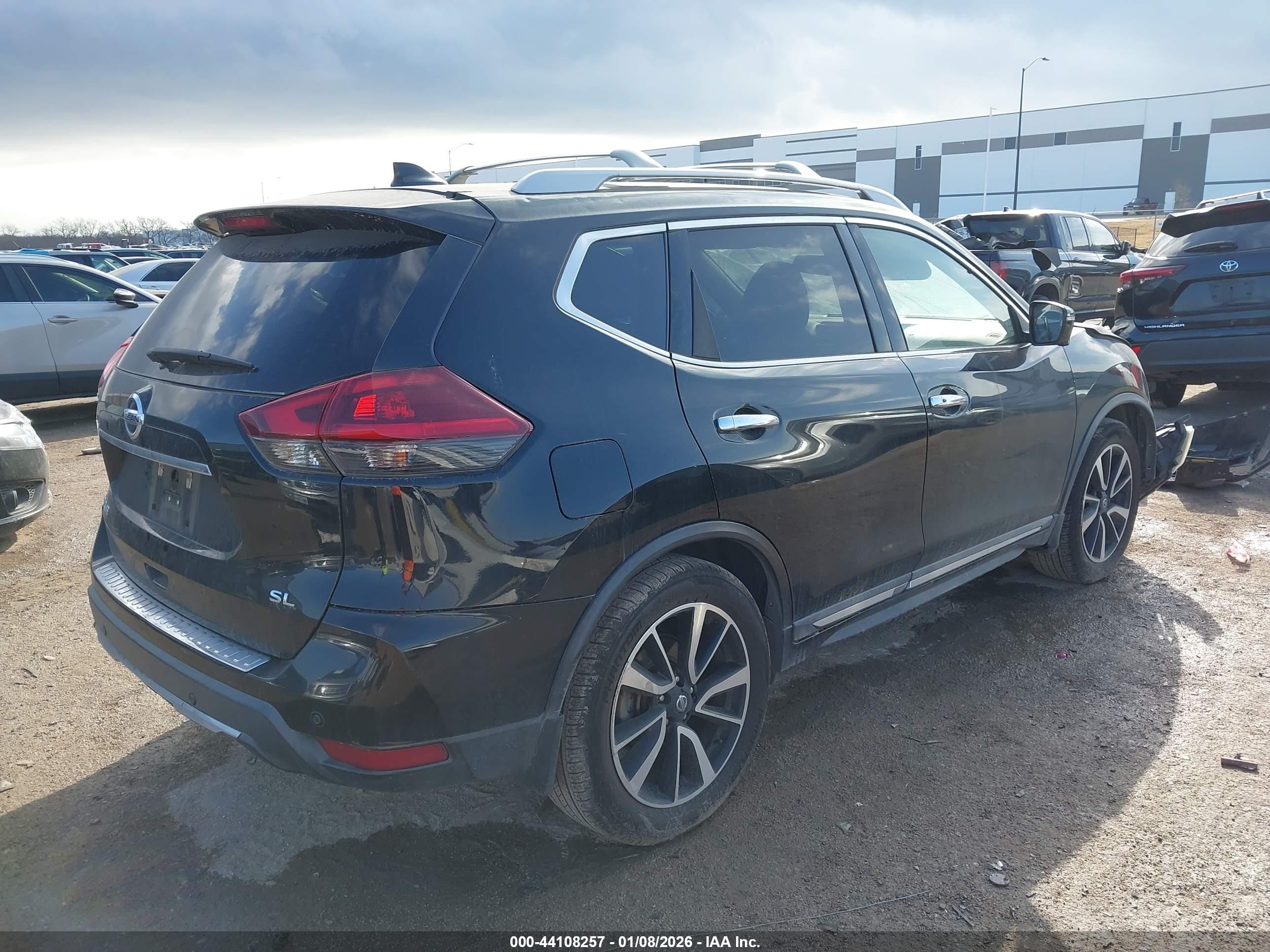 NISSAN ROGUE image 4