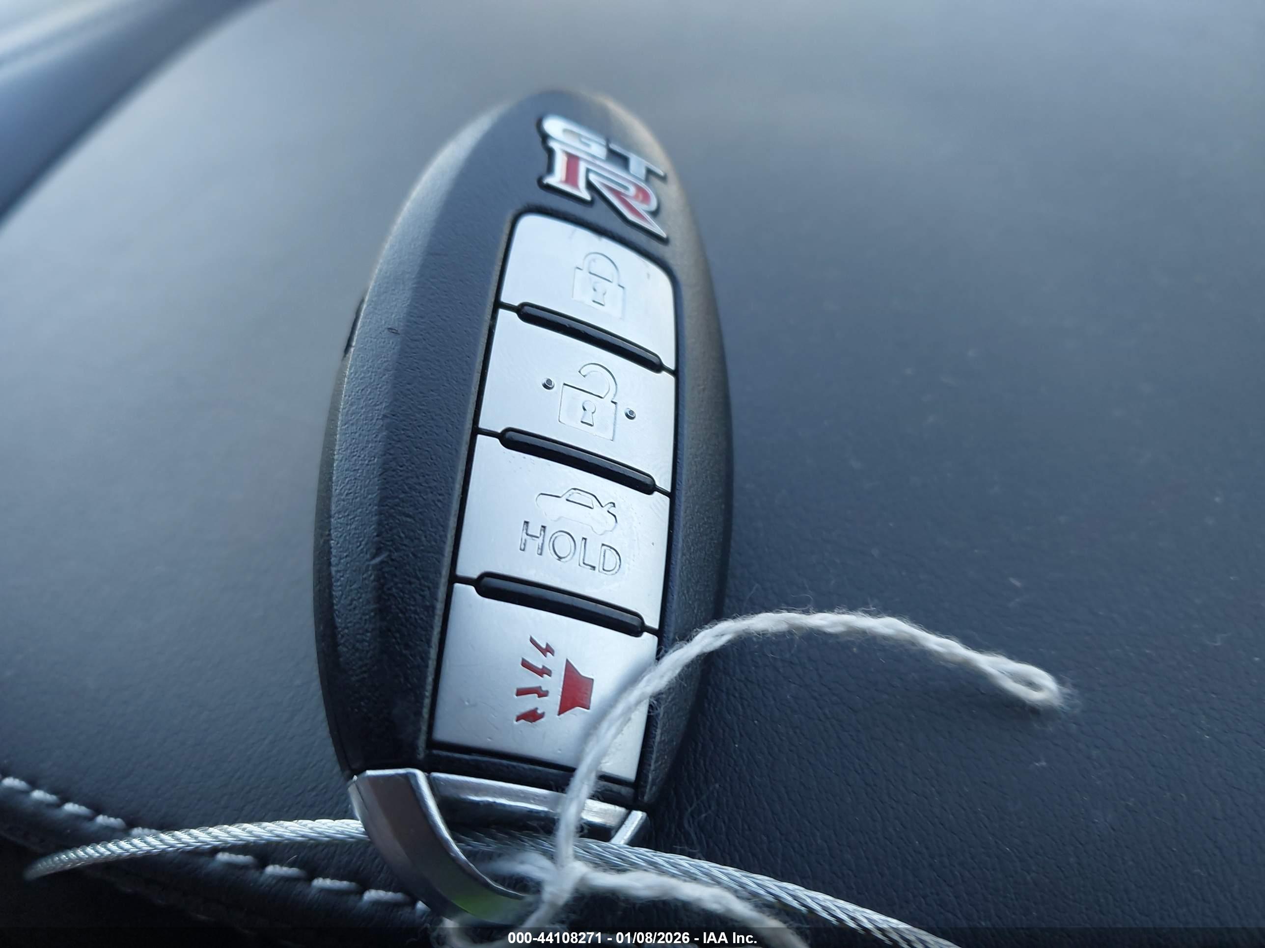 NISSAN GT-R image 11