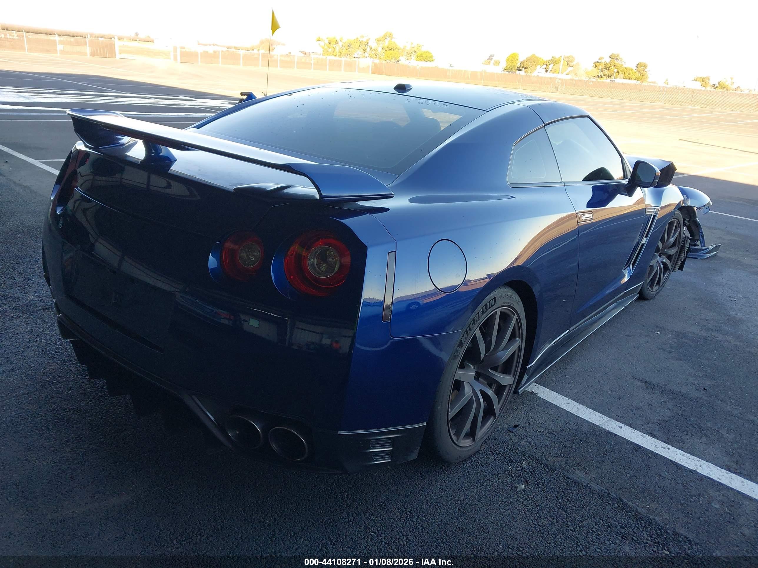 NISSAN GT-R image 4