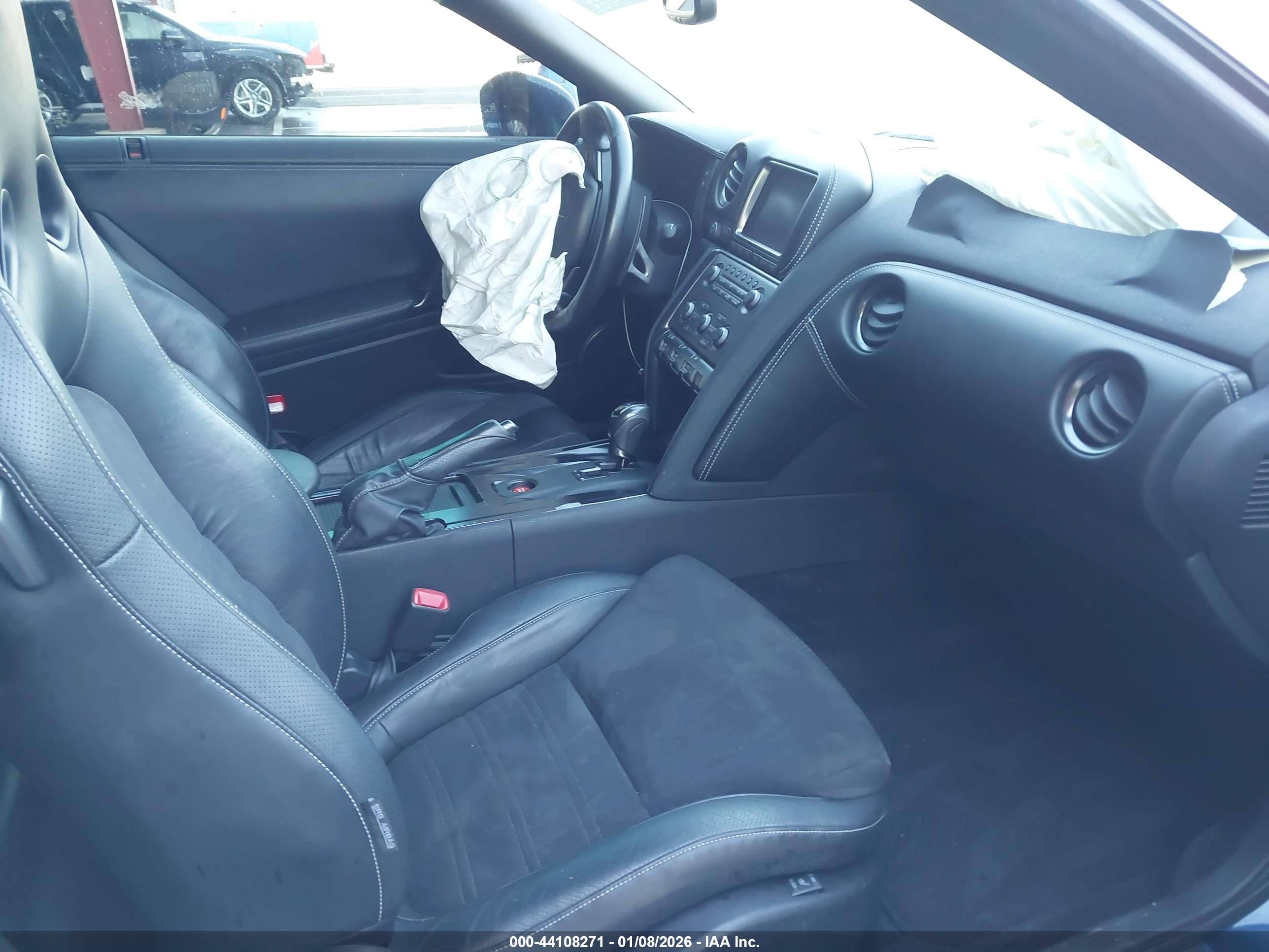 NISSAN GT-R image 5