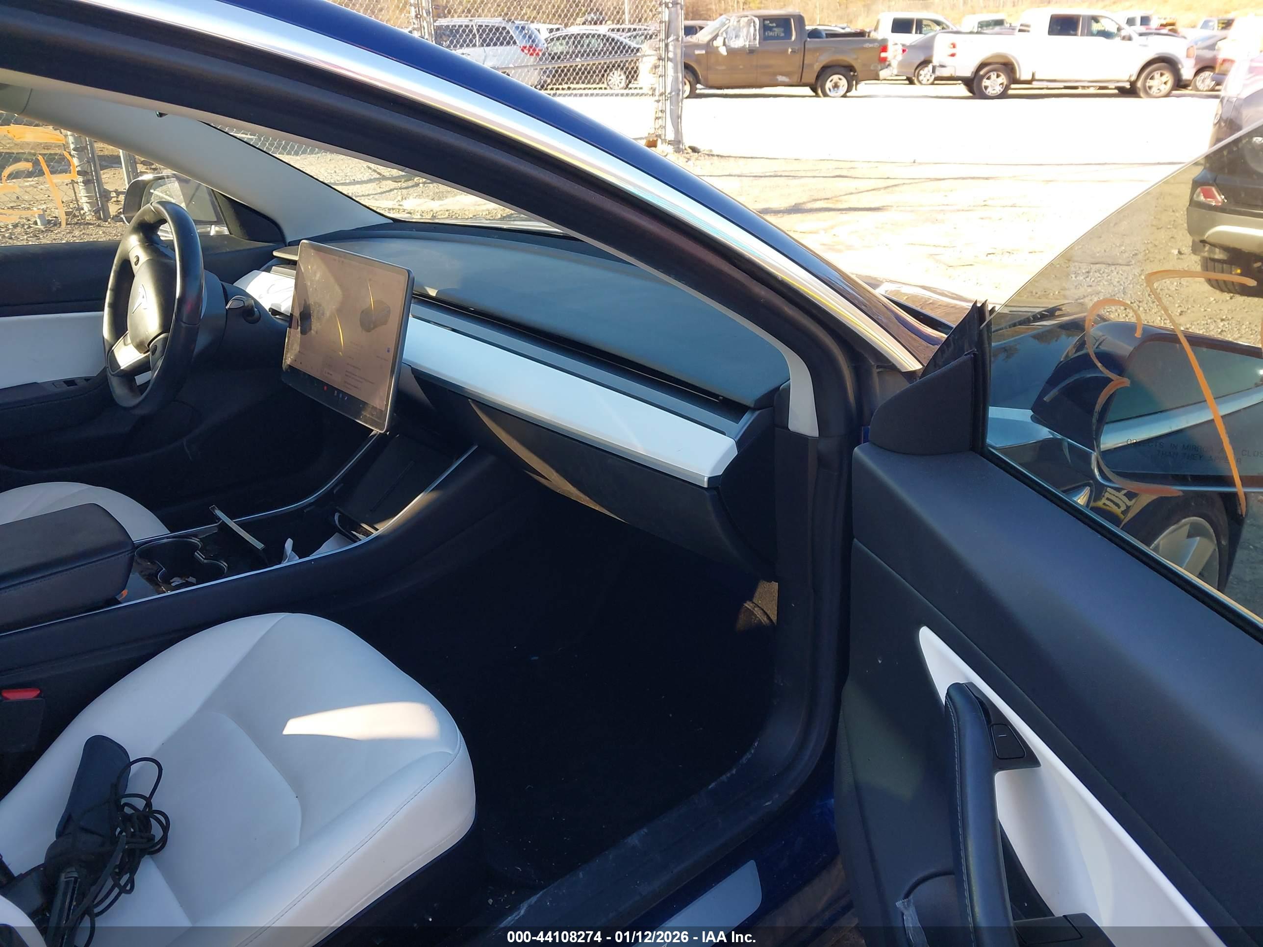TESLA MODEL image 5