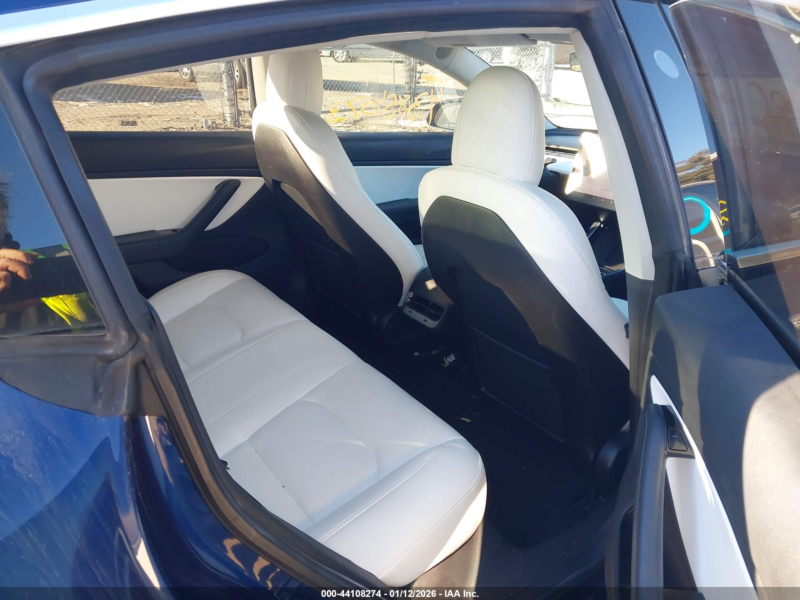 TESLA MODEL image 8
