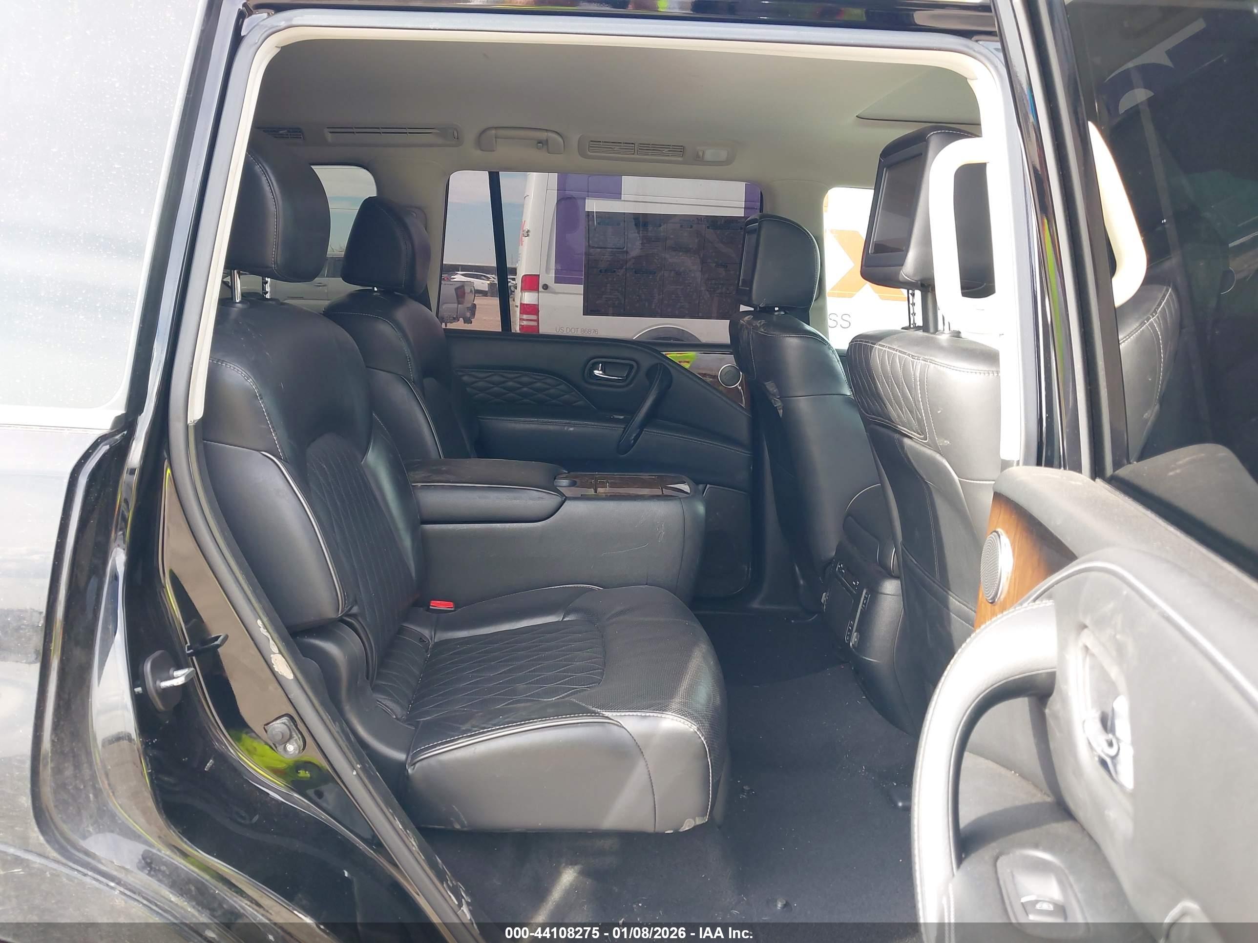 INFINITI QX80 image 8