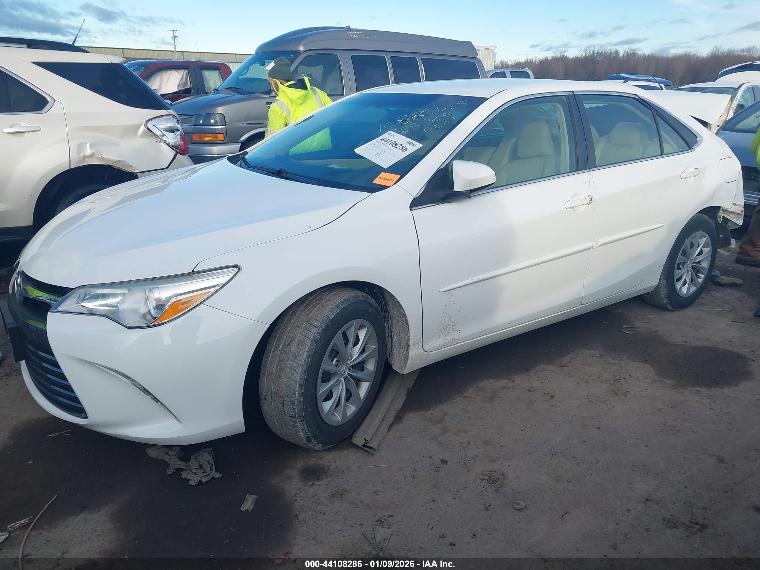 TOYOTA CAMRY image 2
