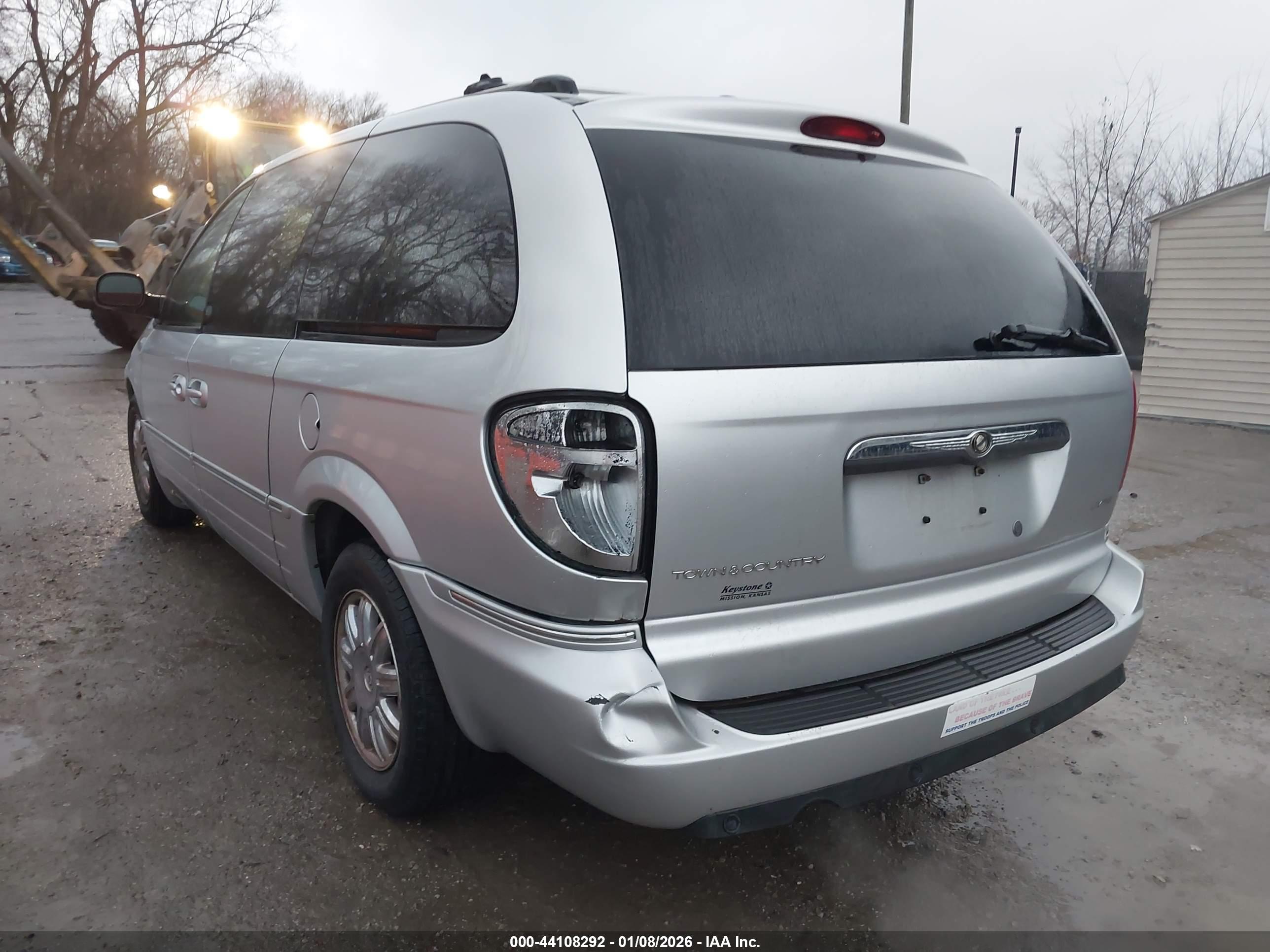 CHRYSLER TOWN image 3