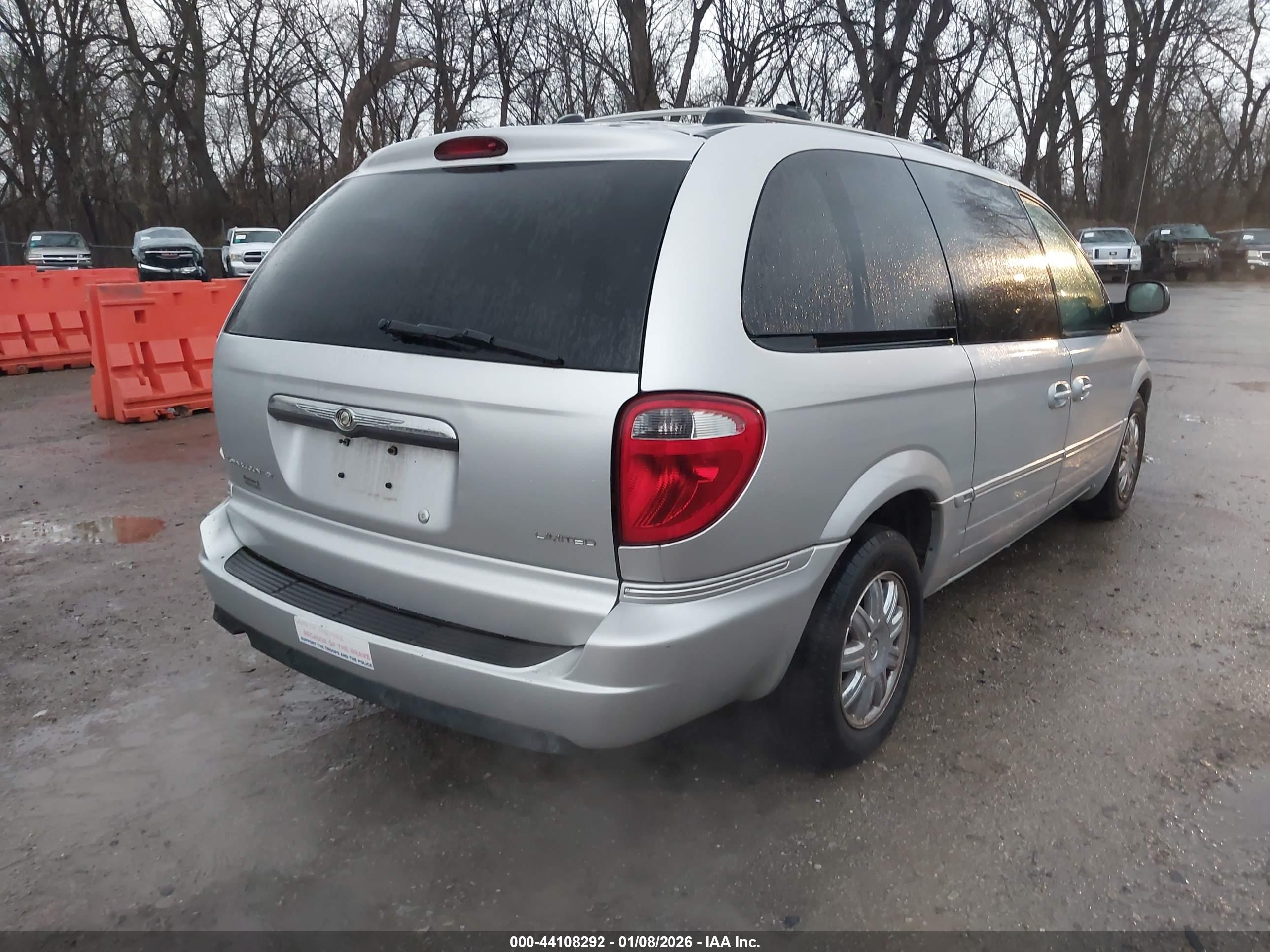 CHRYSLER TOWN image 4