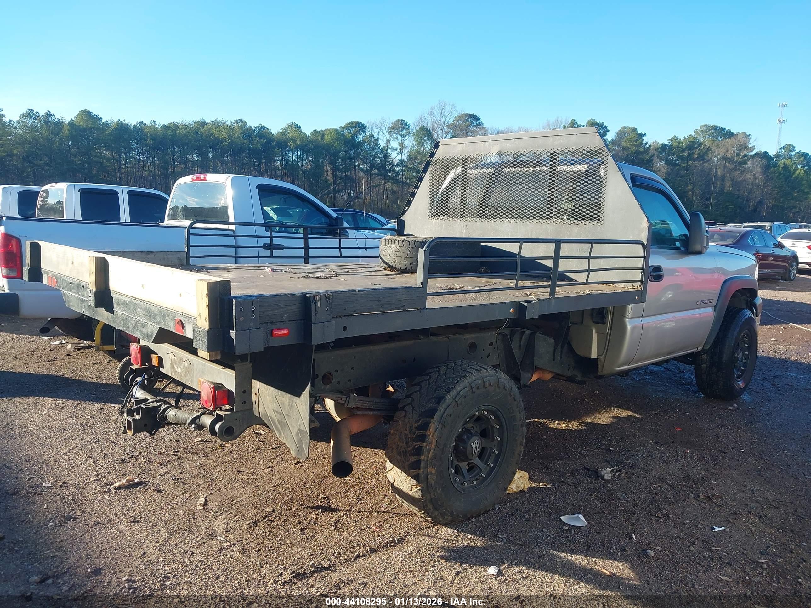 CHEVROLET SILVERADO image 4