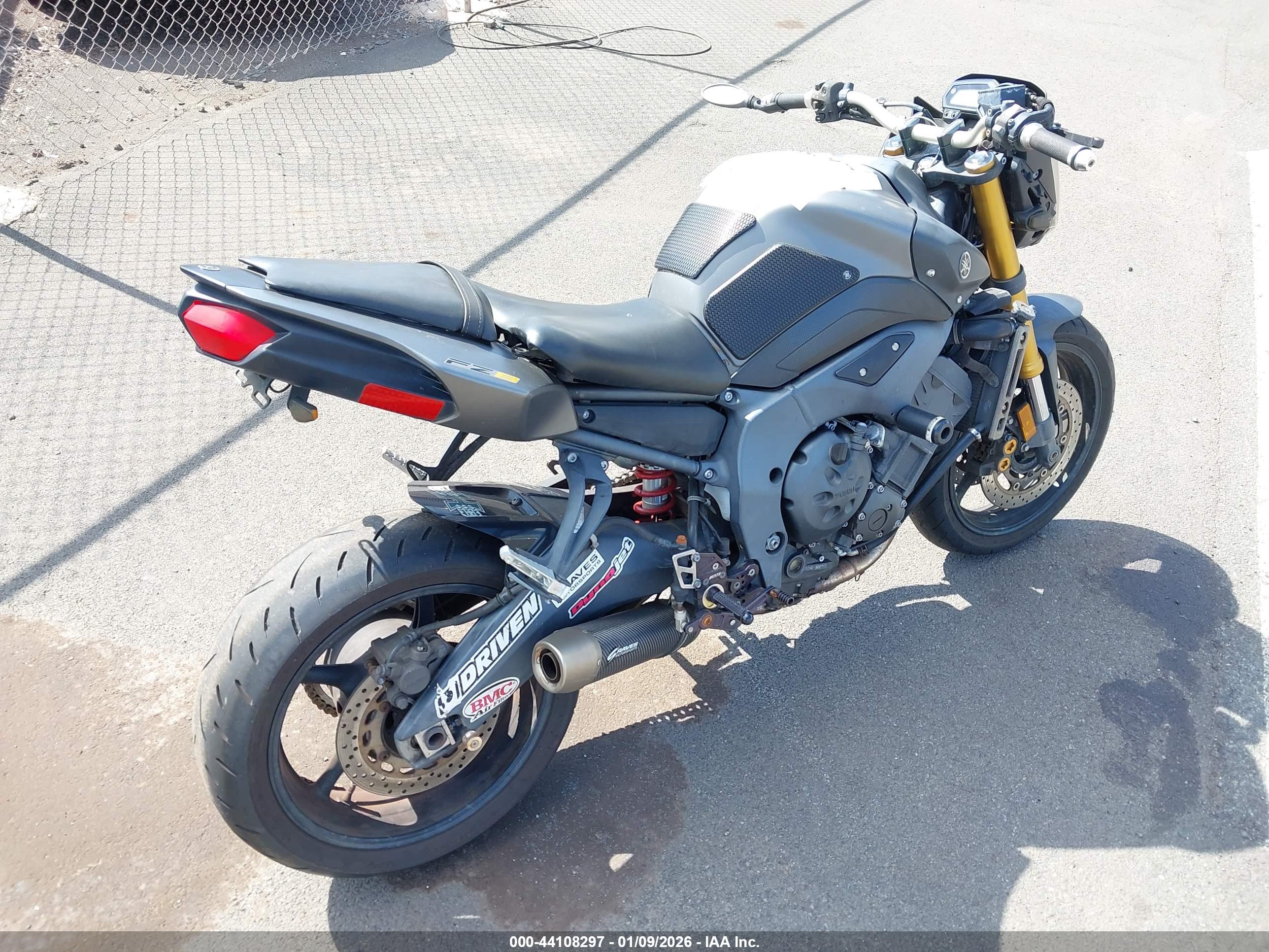 YAMAHA FZ8 image 4