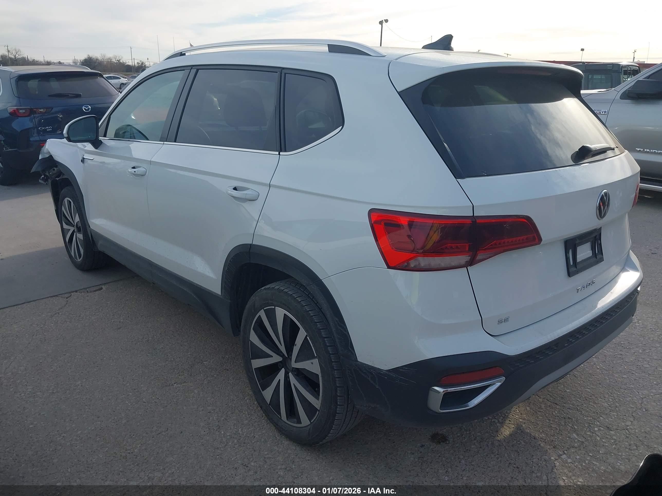 VOLKSWAGEN TAOS image 3
