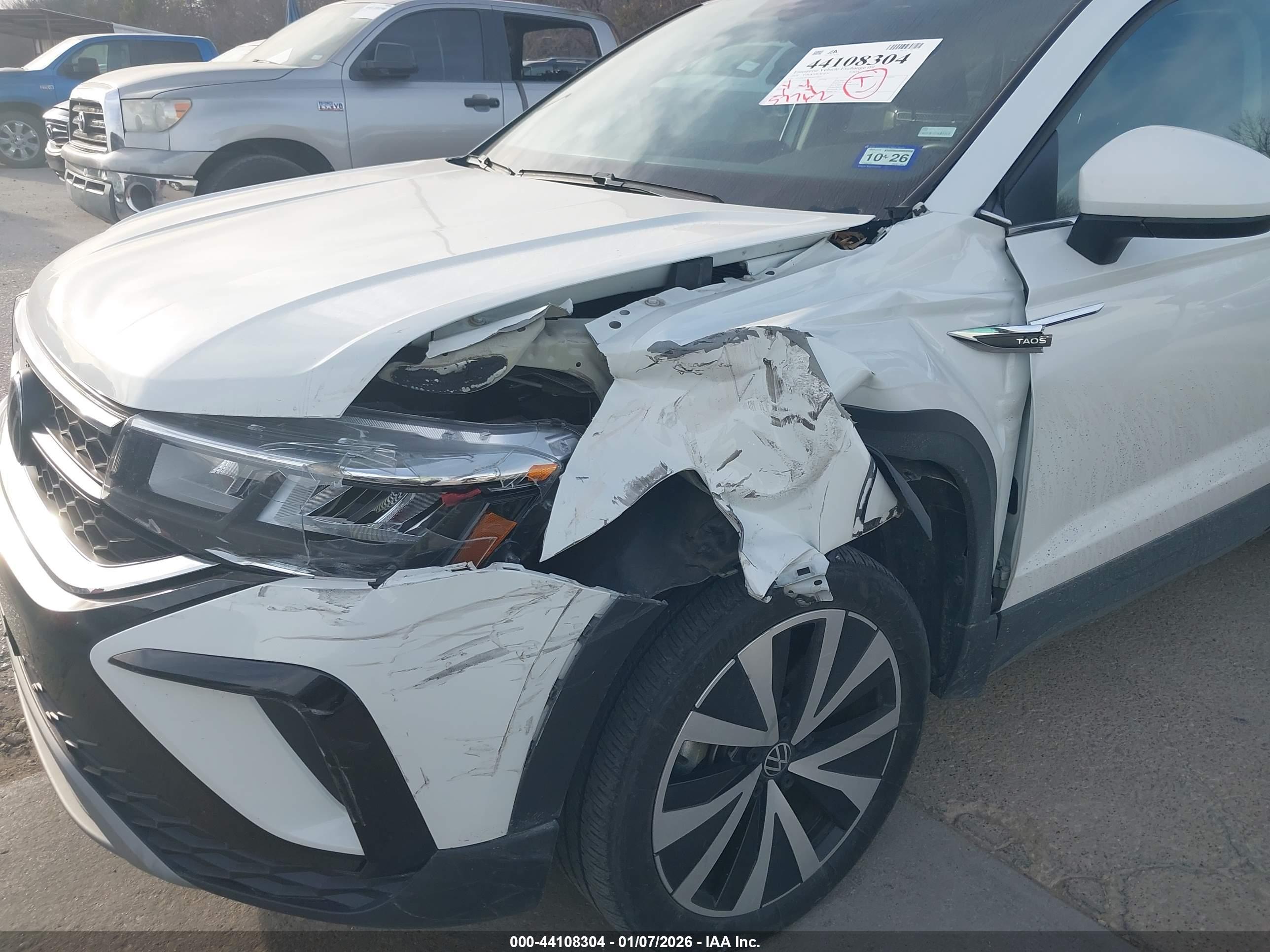 VOLKSWAGEN TAOS image 6