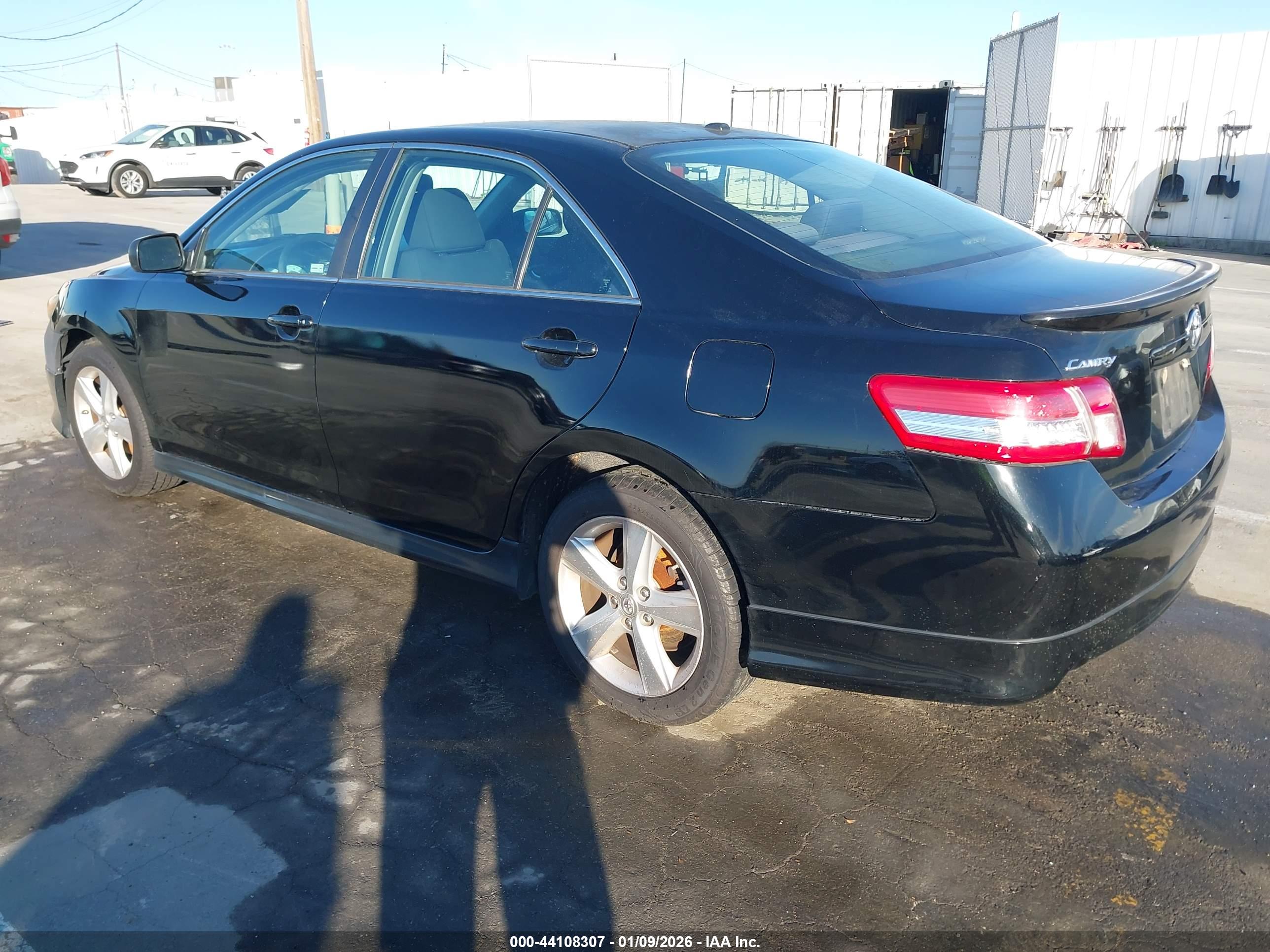 TOYOTA CAMRY image 3