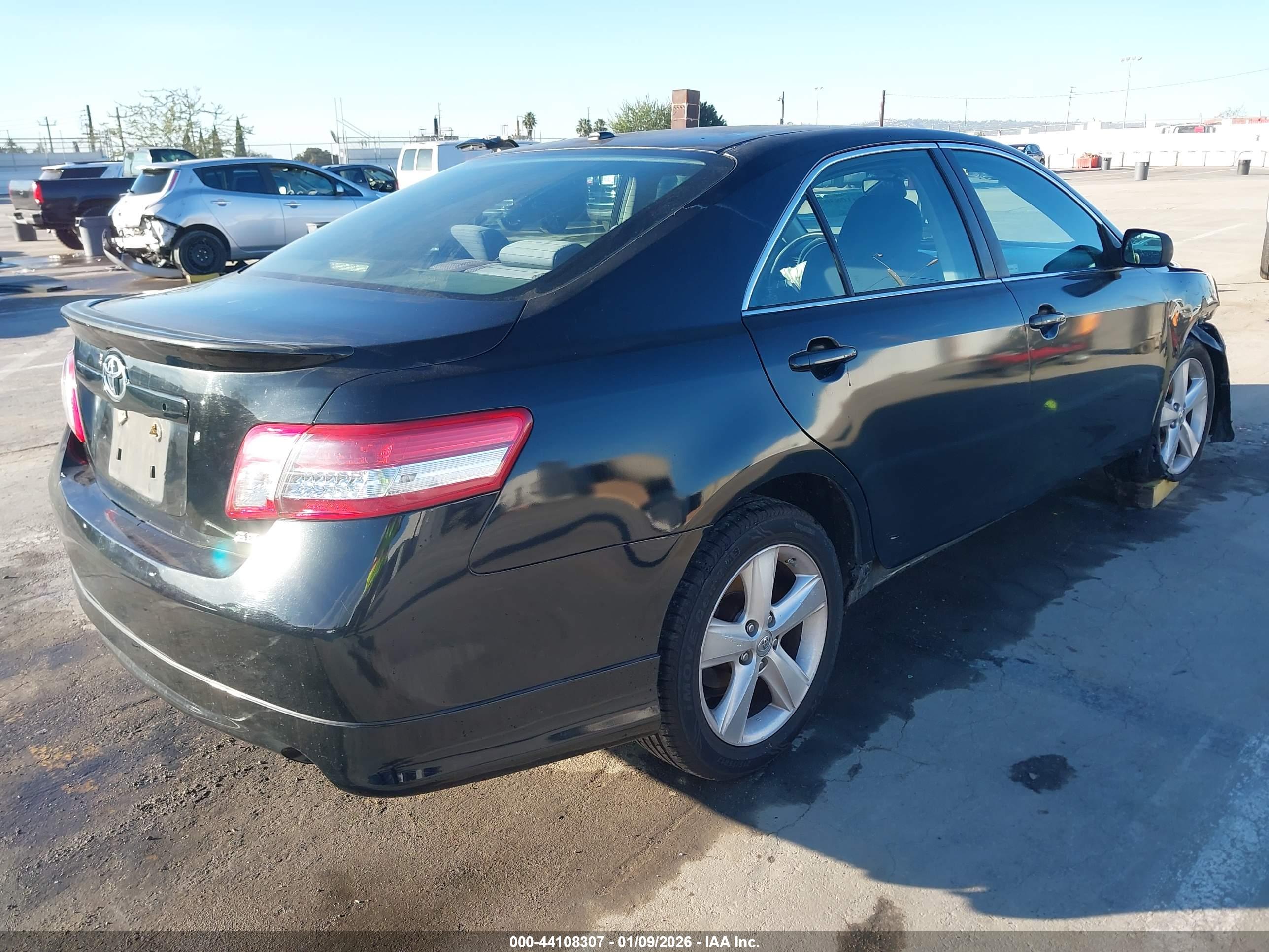 TOYOTA CAMRY image 4