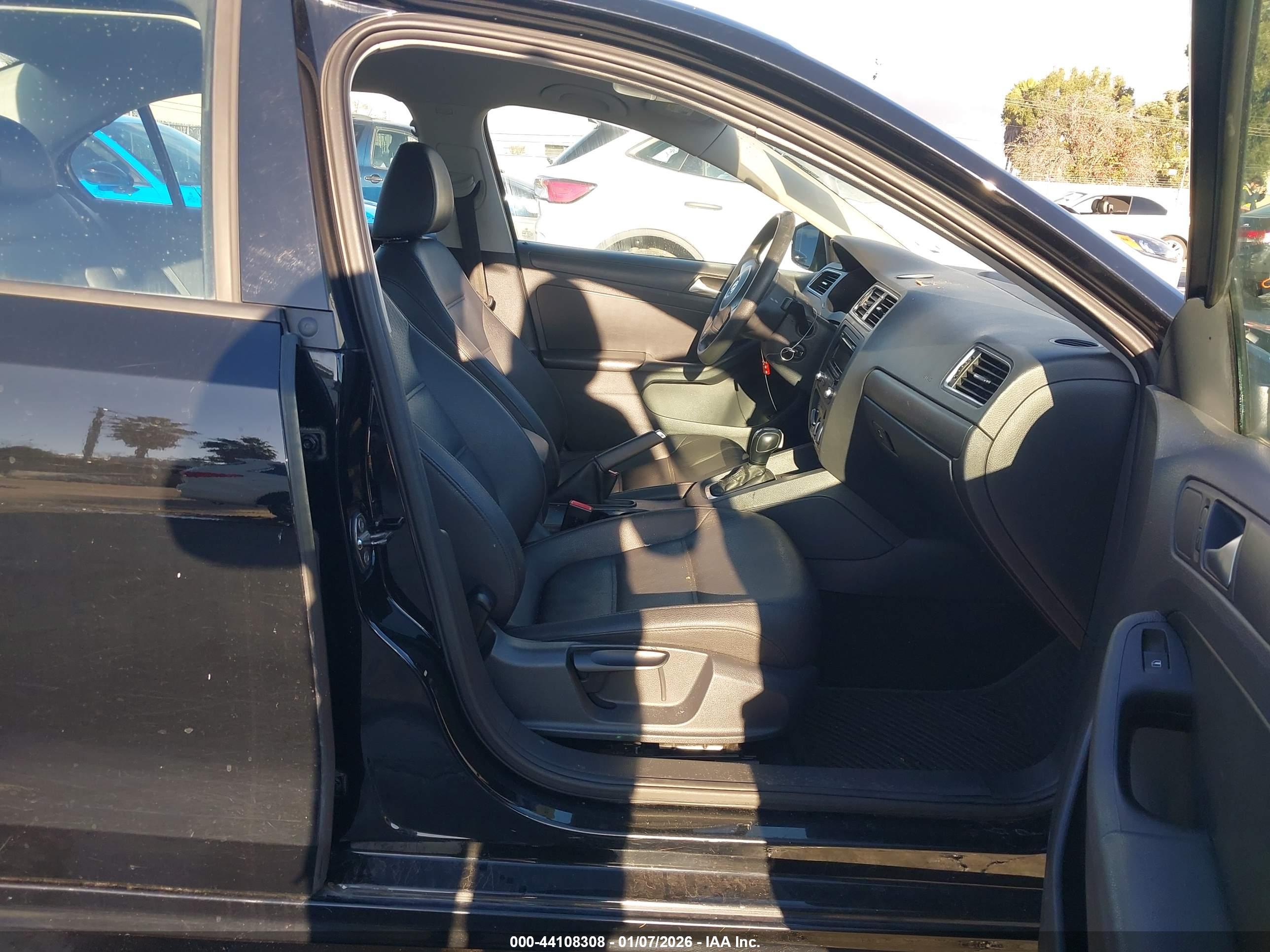 VOLKSWAGEN JETTA image 5
