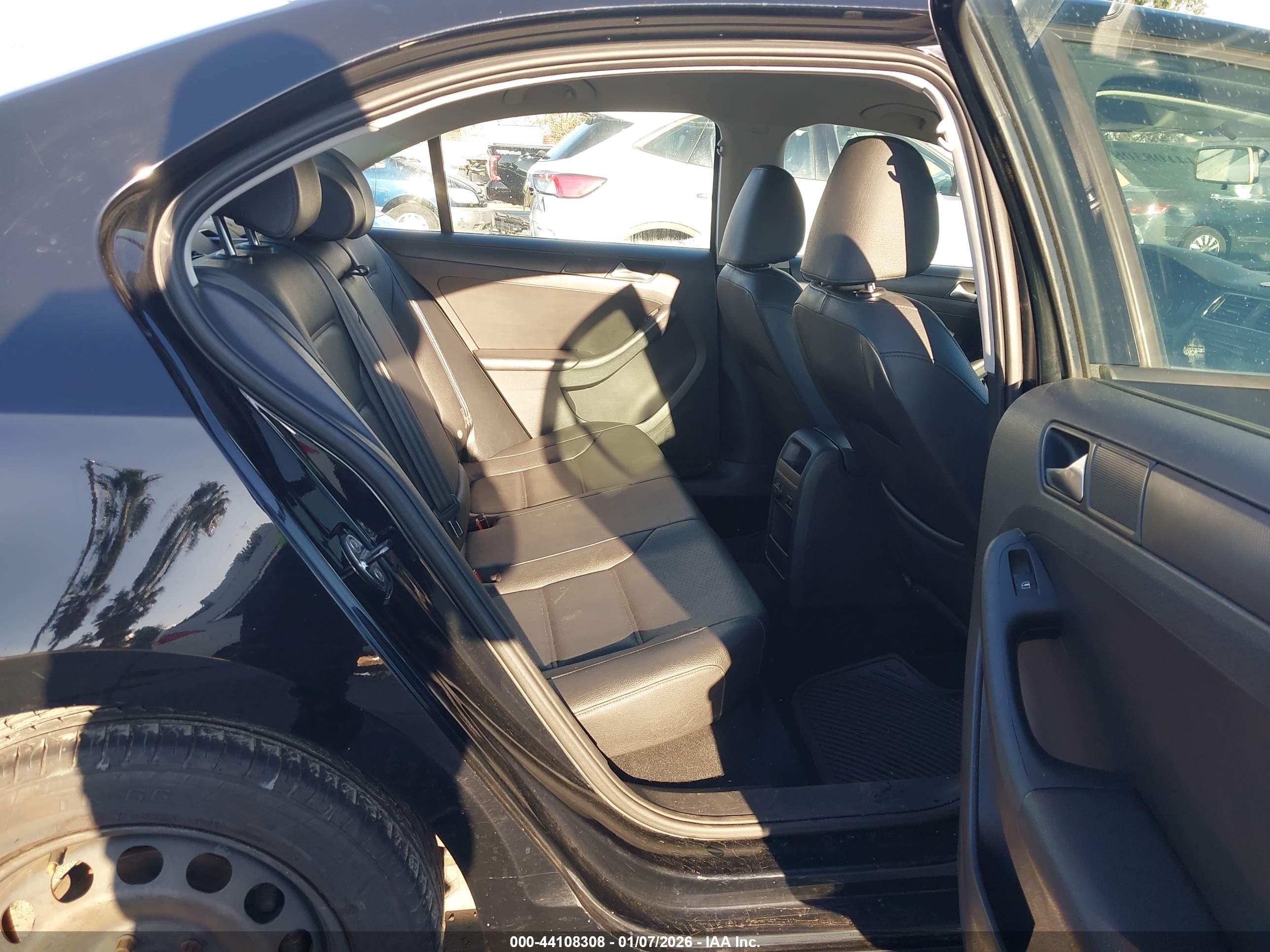 VOLKSWAGEN JETTA image 8