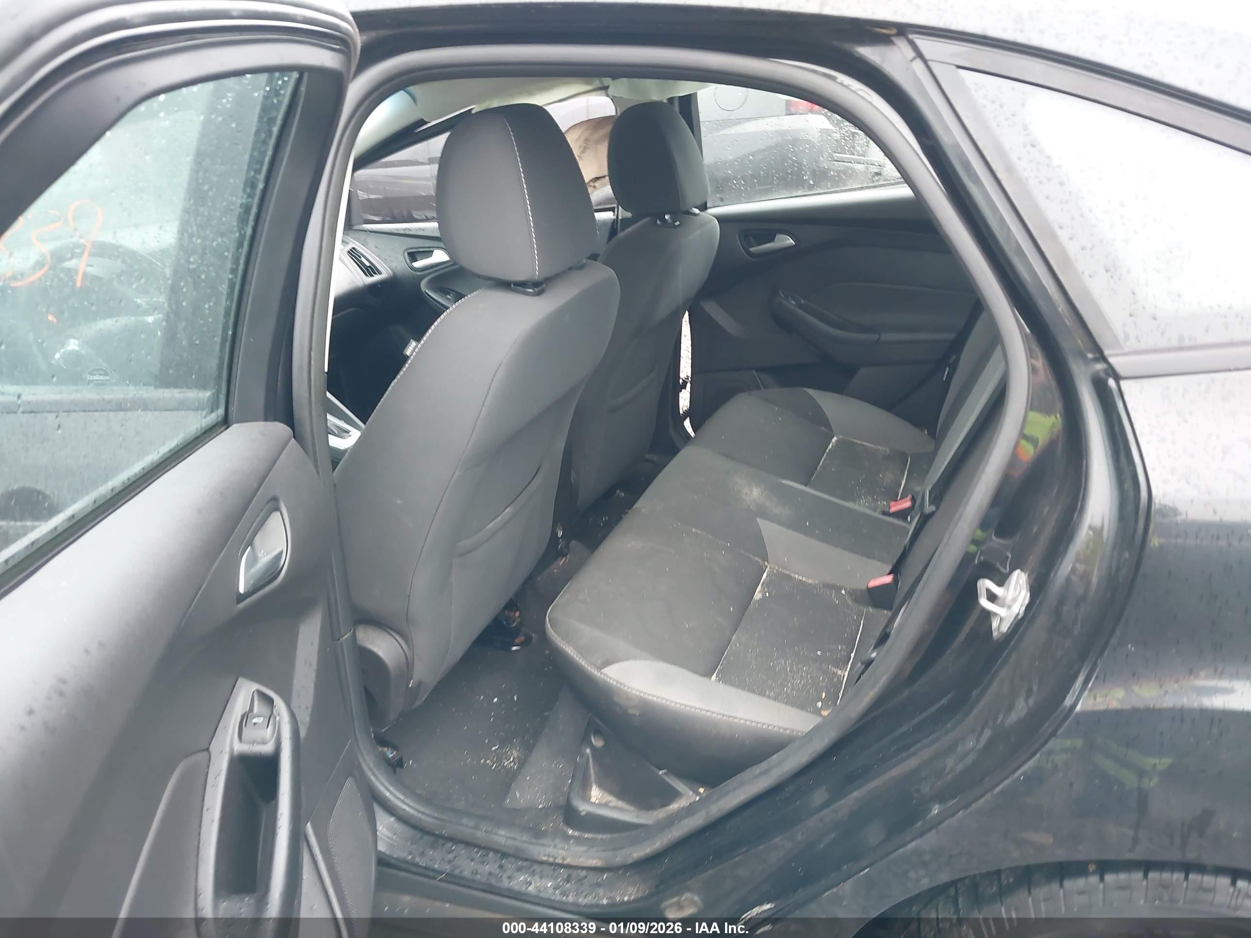 FORD FOCUS image 8