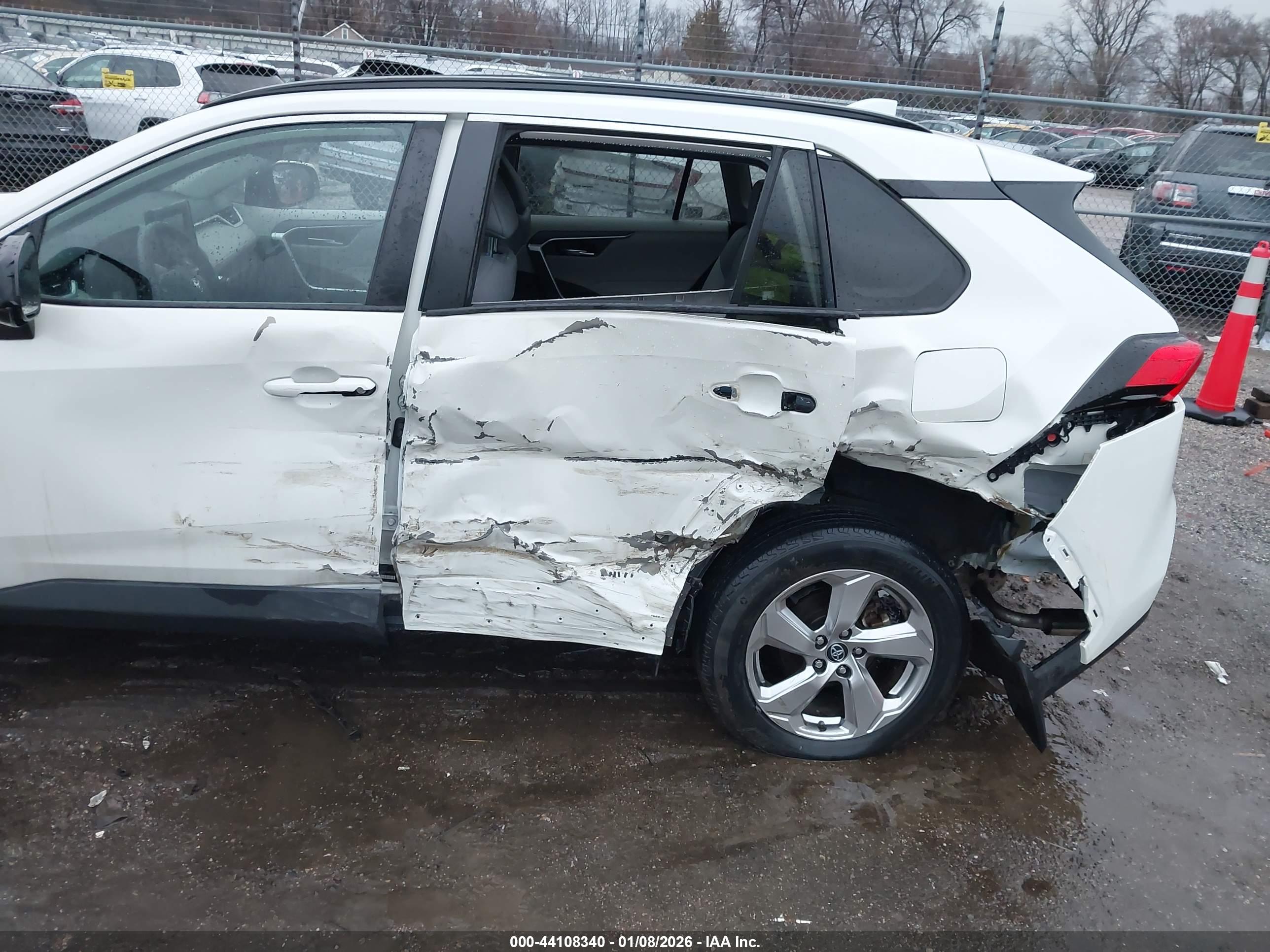 TOYOTA RAV4 image 6