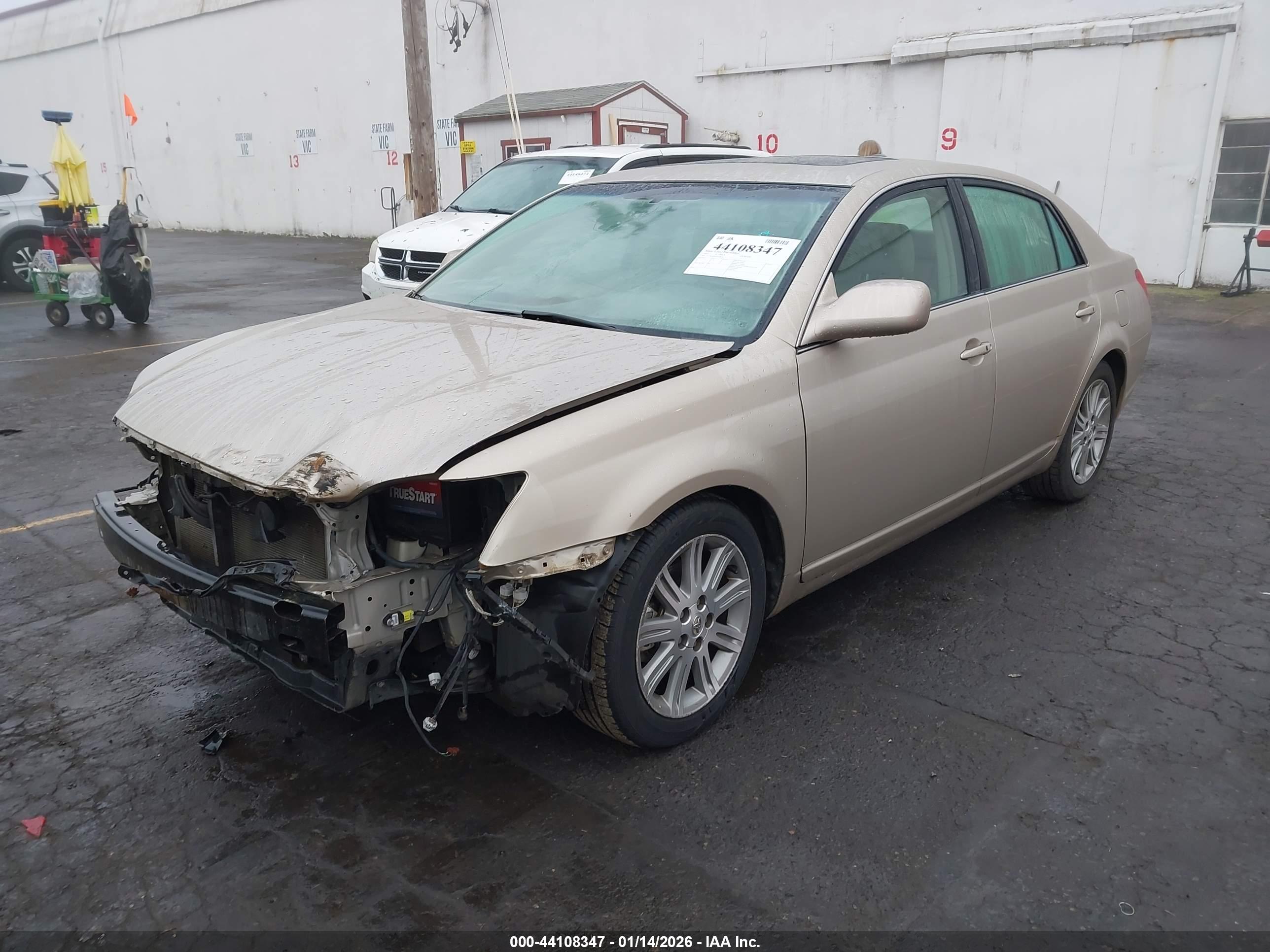 TOYOTA AVALON image 2