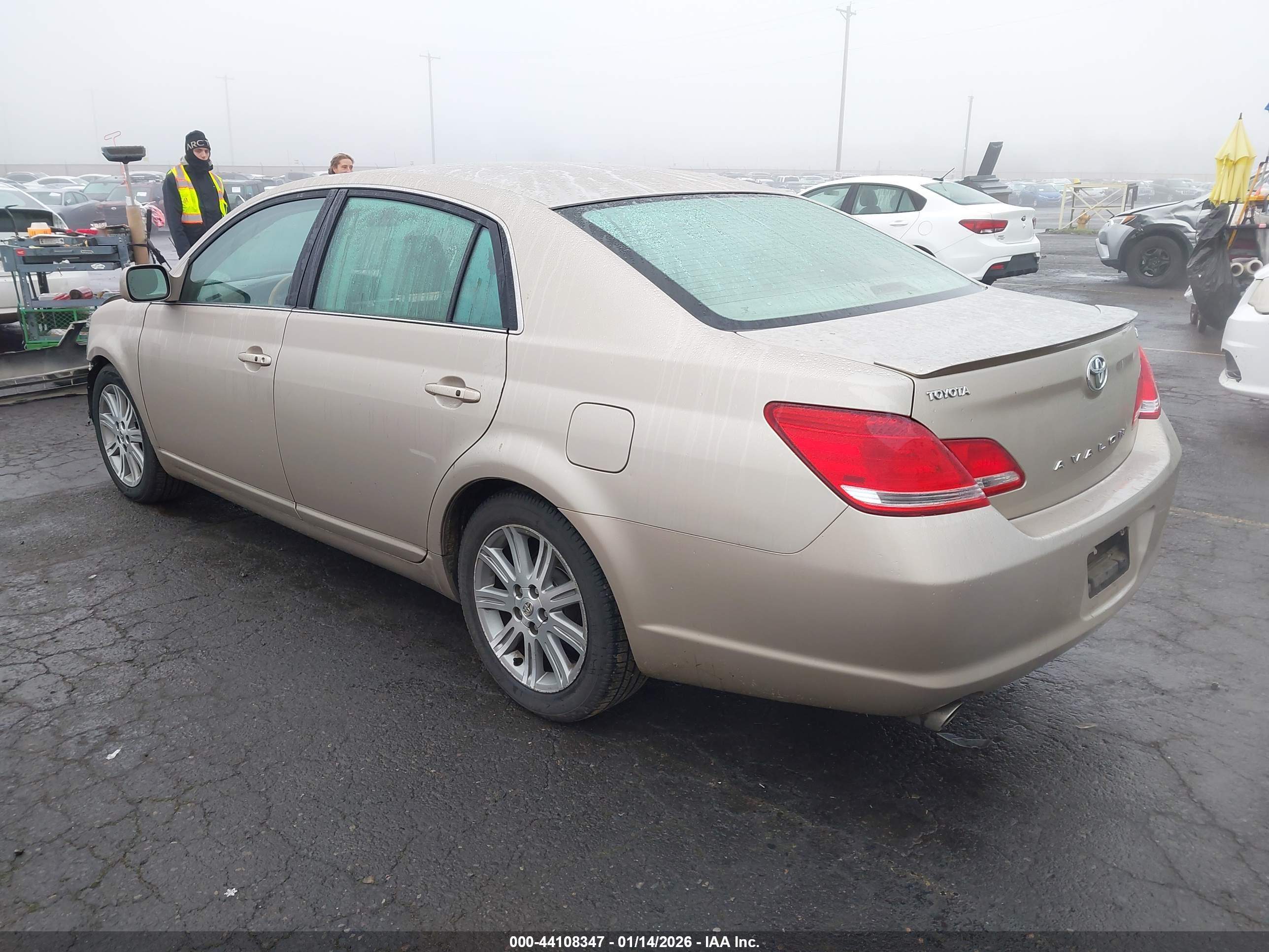 TOYOTA AVALON image 3