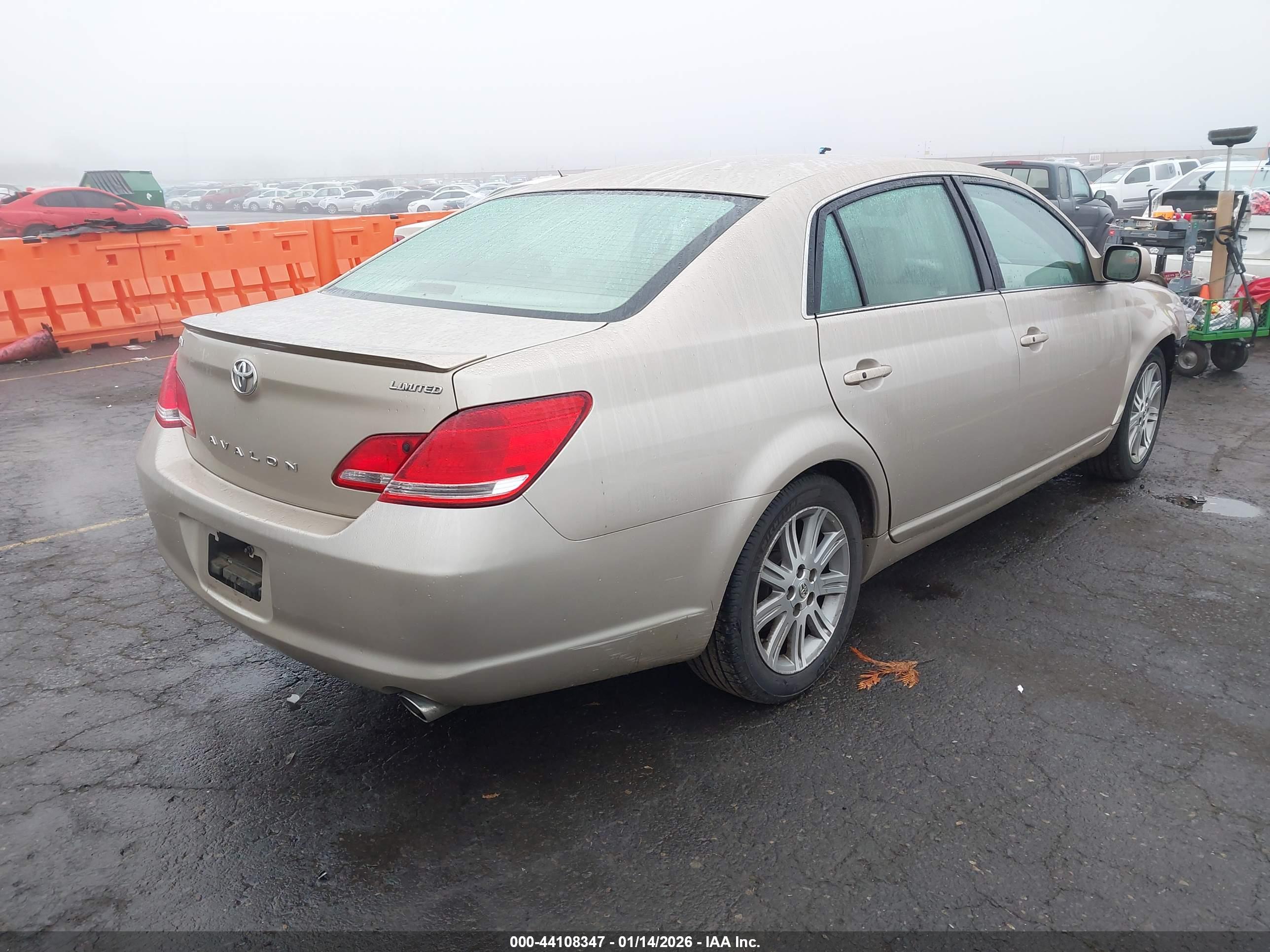 TOYOTA AVALON image 4