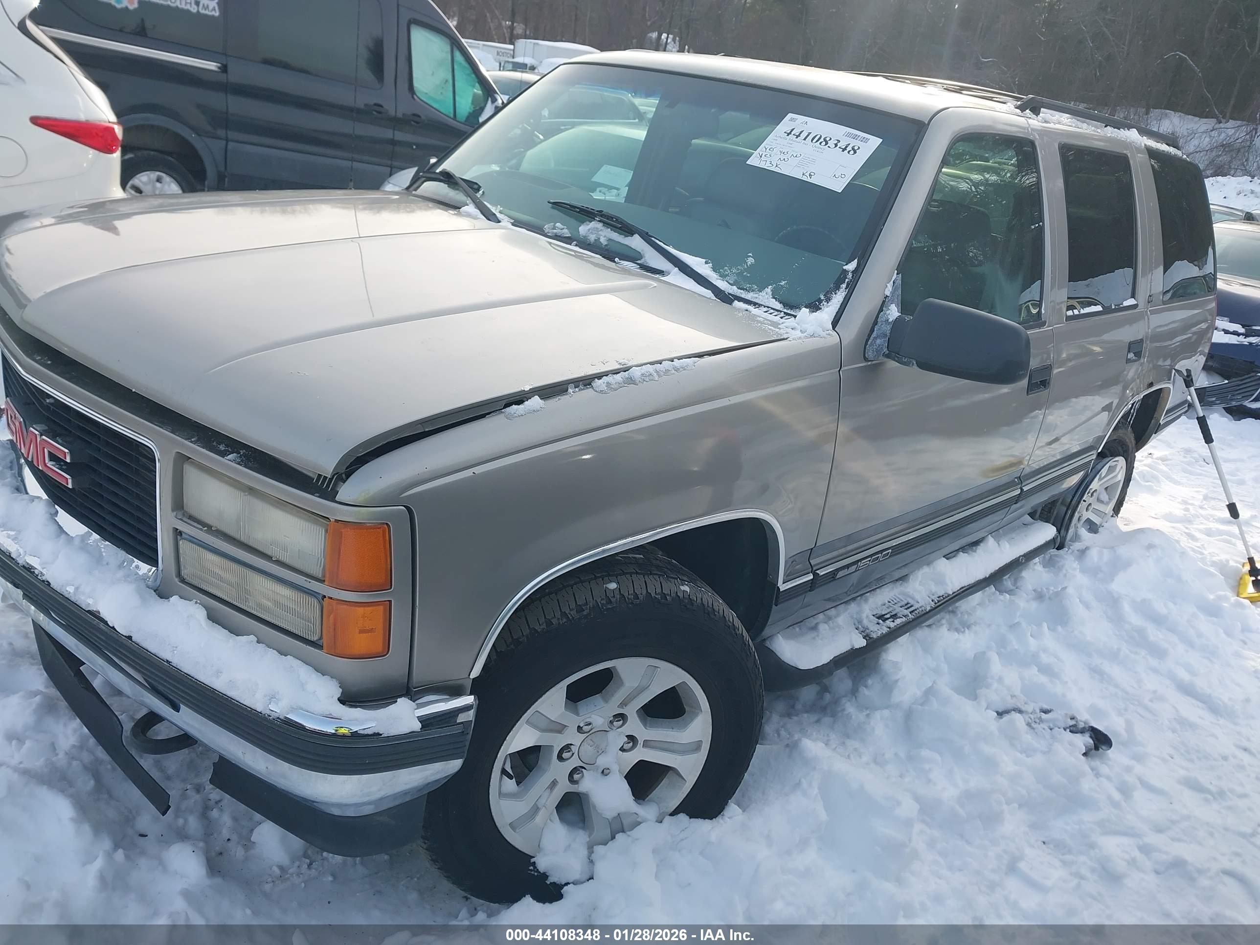GMC YUKON image 2