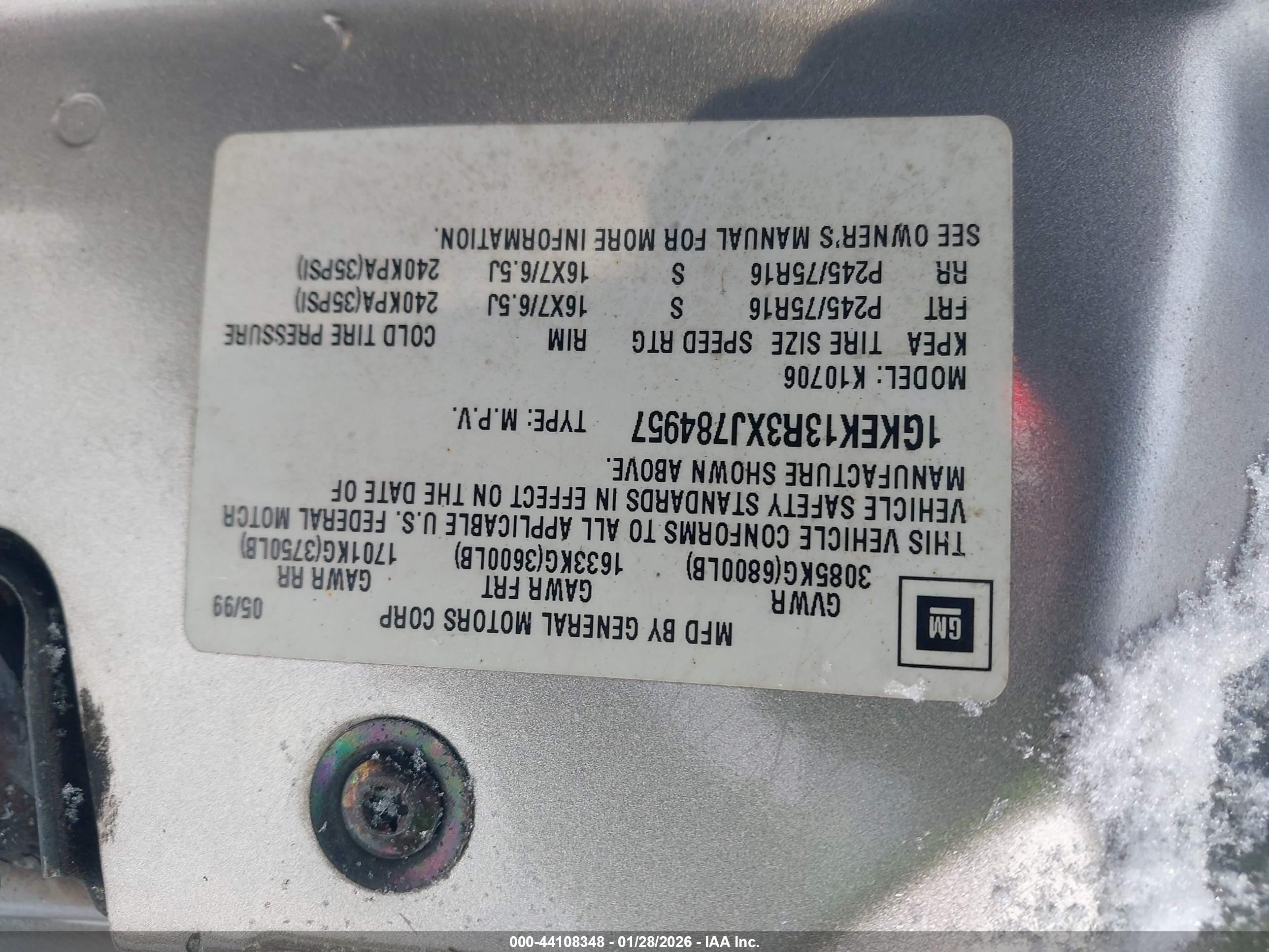 GMC YUKON image 9