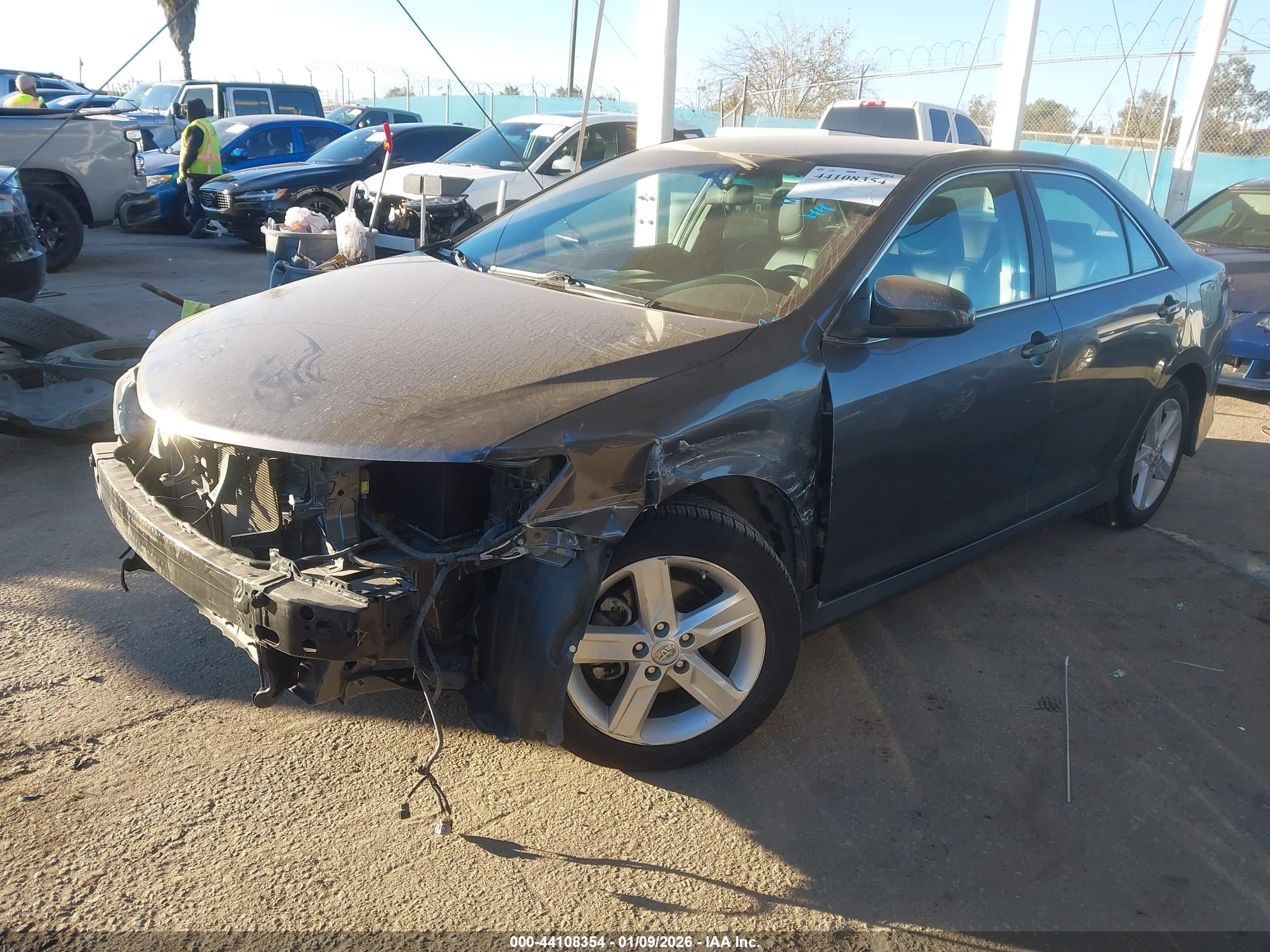 TOYOTA CAMRY image 2