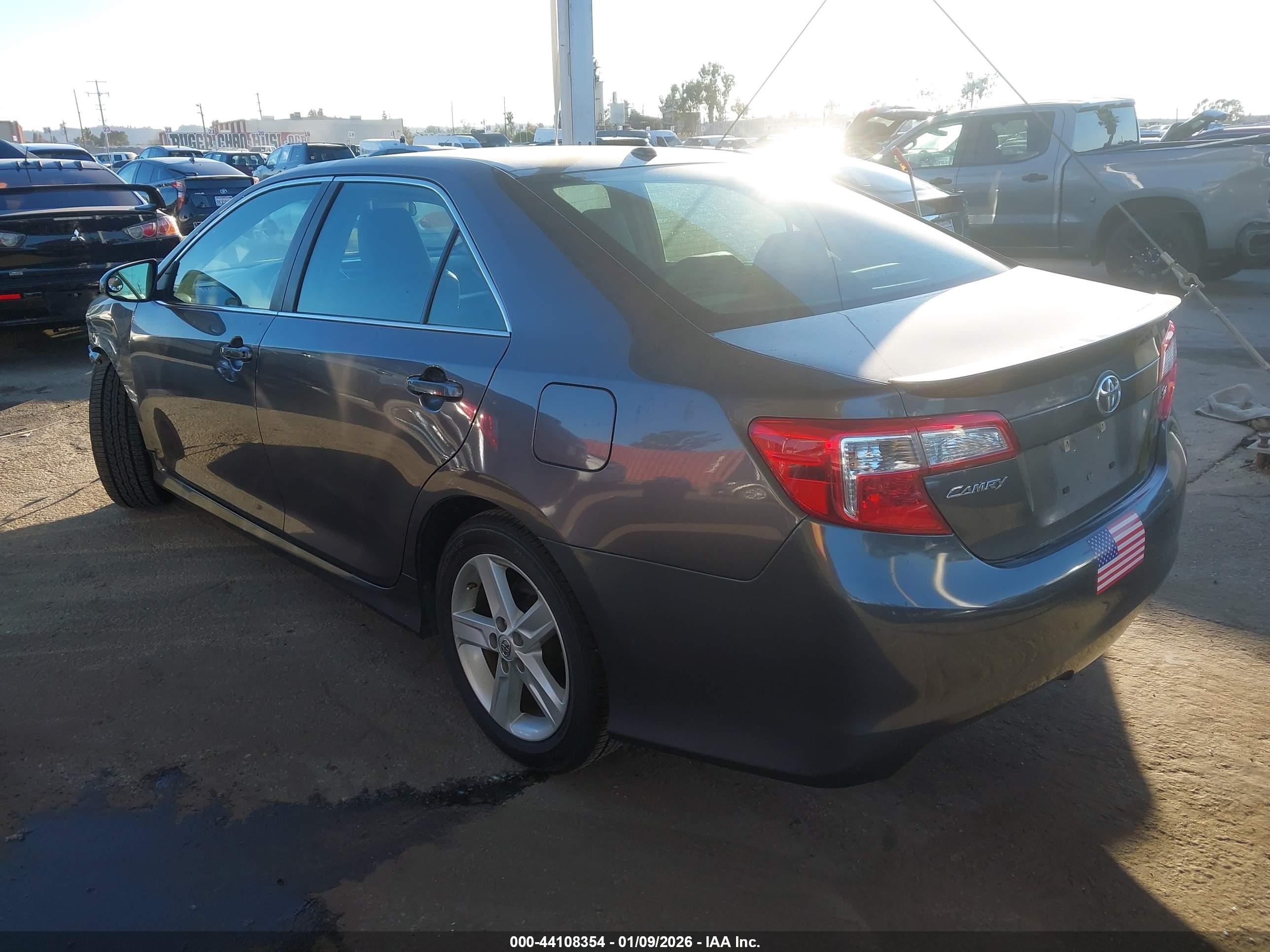 TOYOTA CAMRY image 3