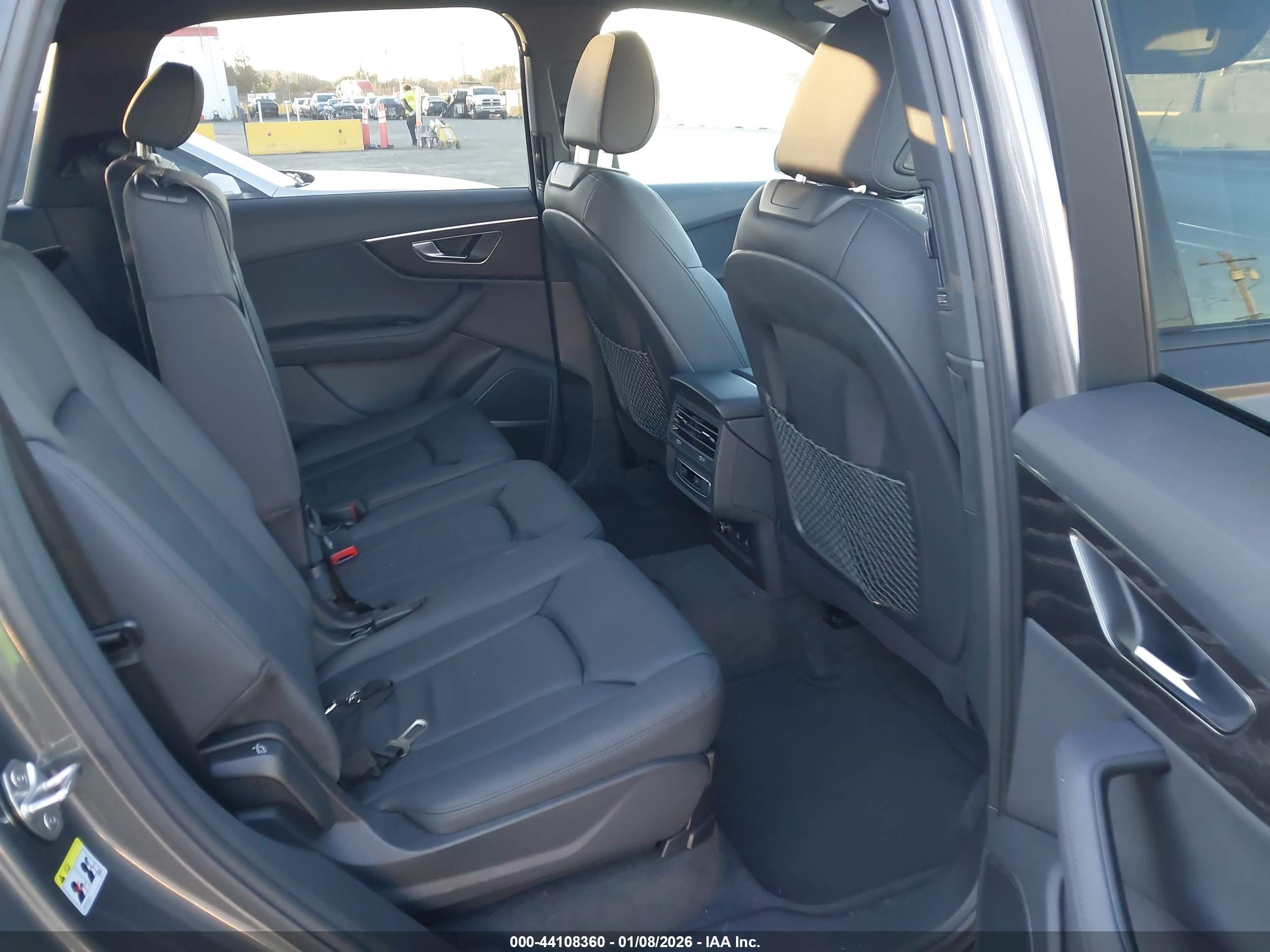 AUDI Q7 image 8