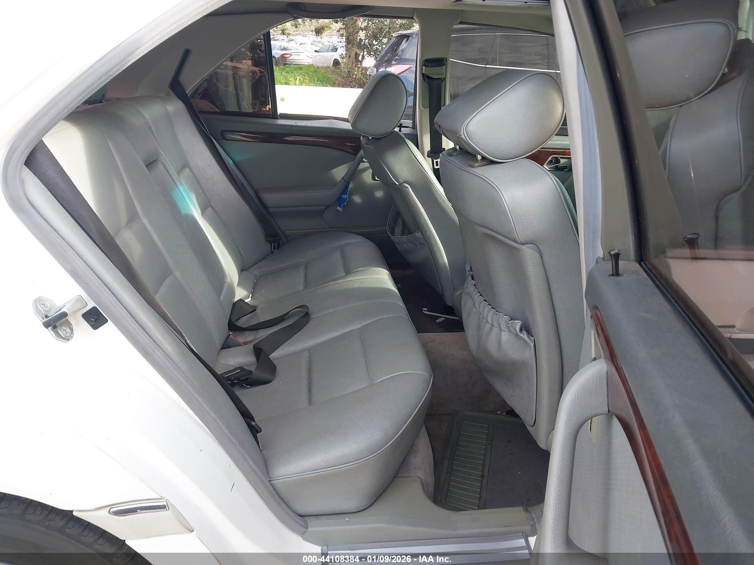 MERCEDES-BENZ C image 8