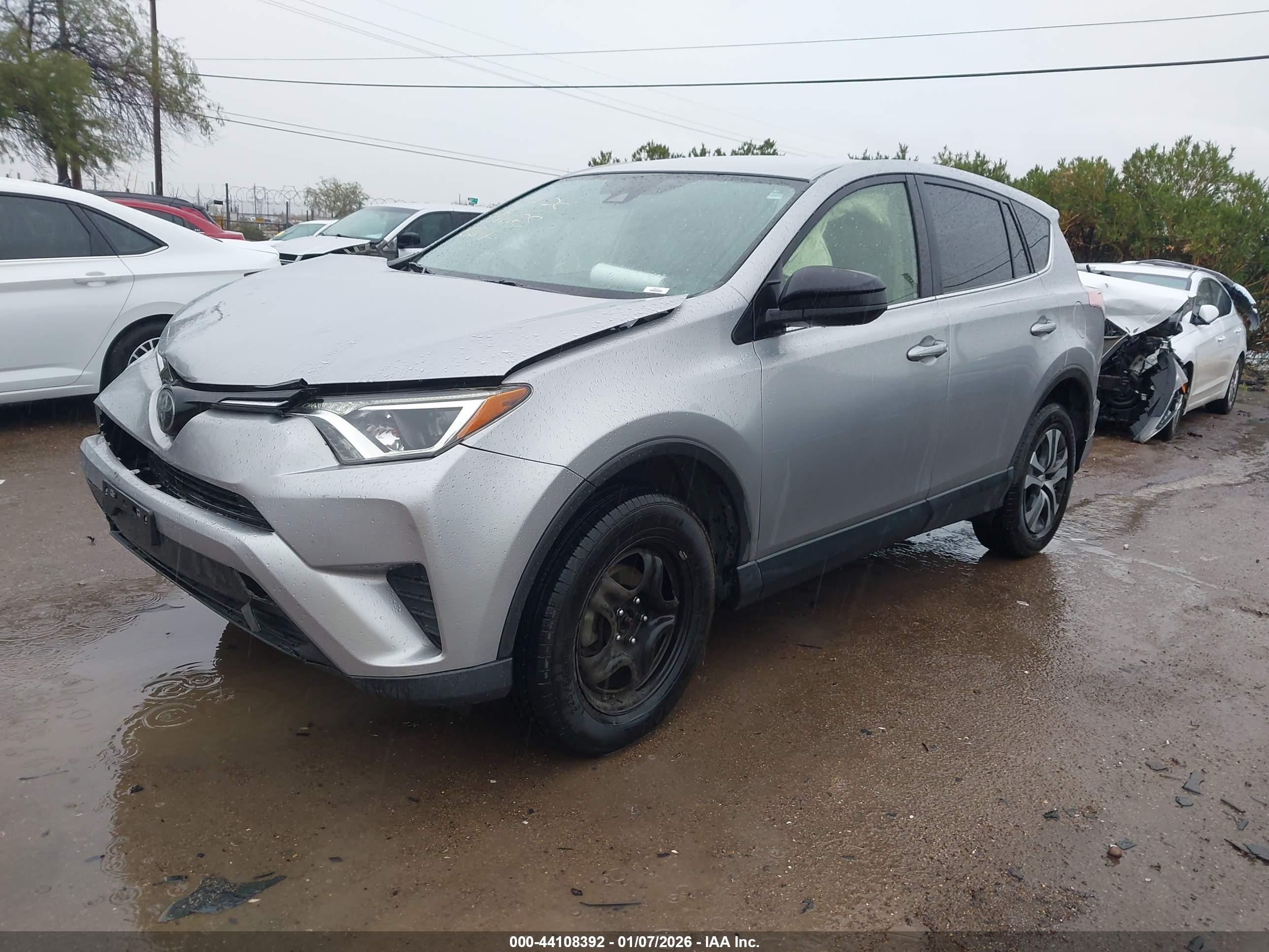 TOYOTA RAV4 image 2