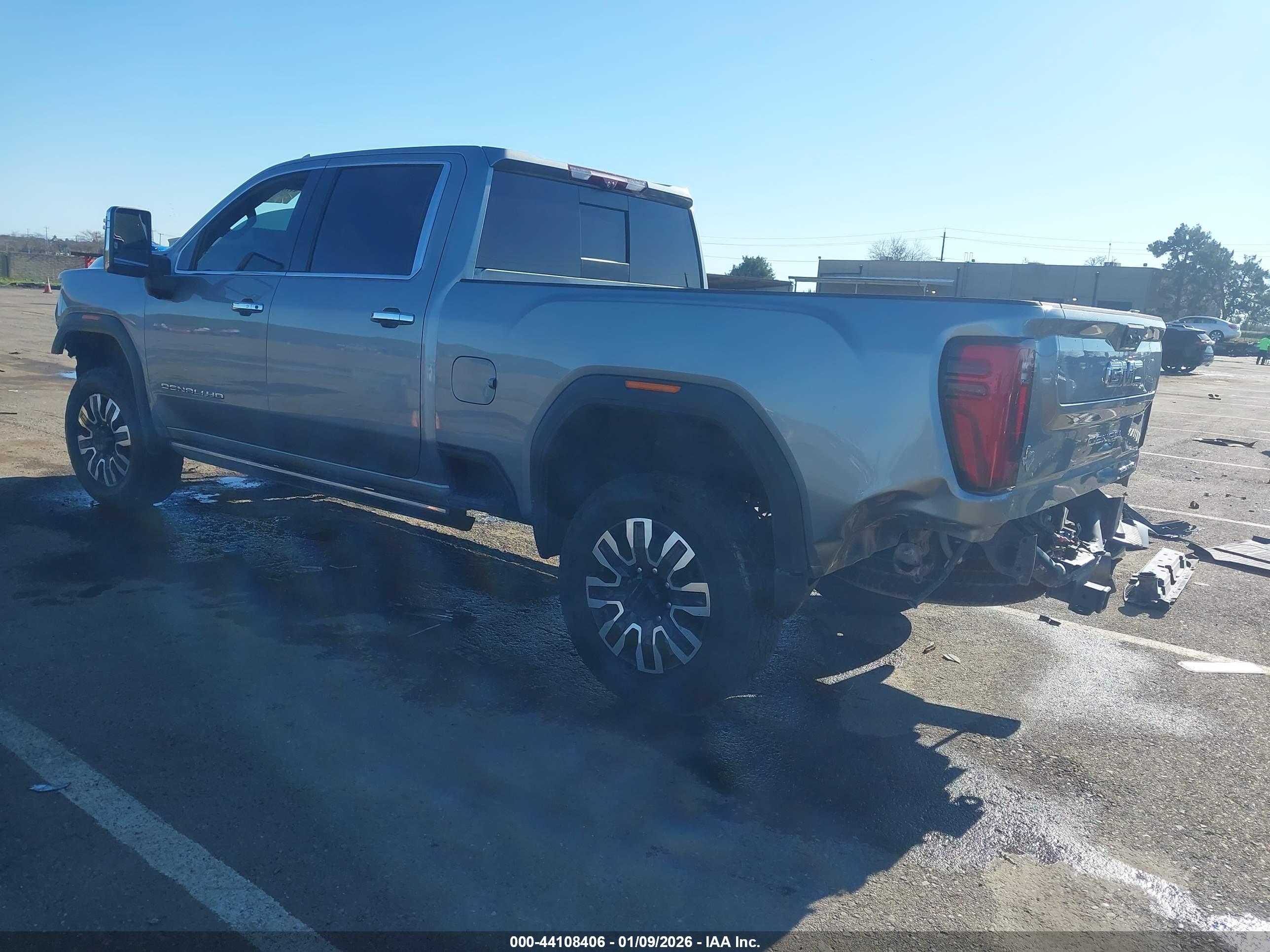 GMC SIERRA image 3