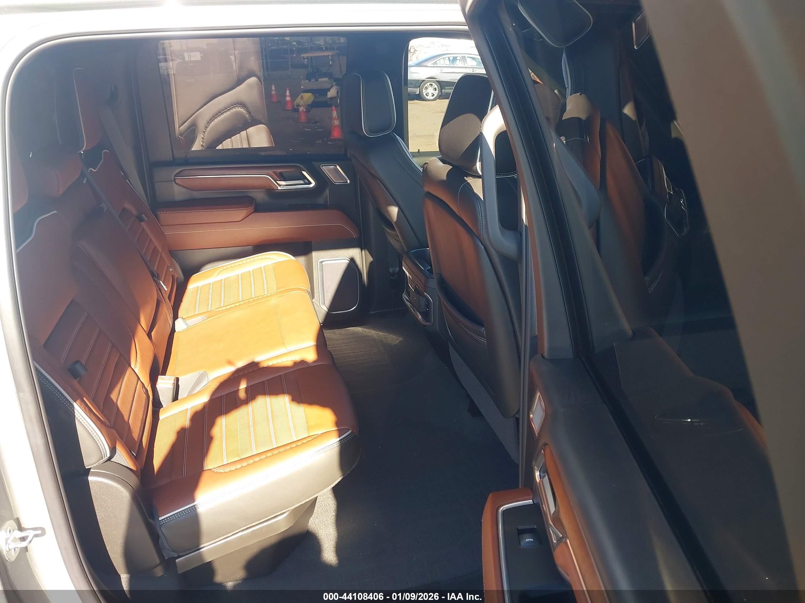 GMC SIERRA image 8