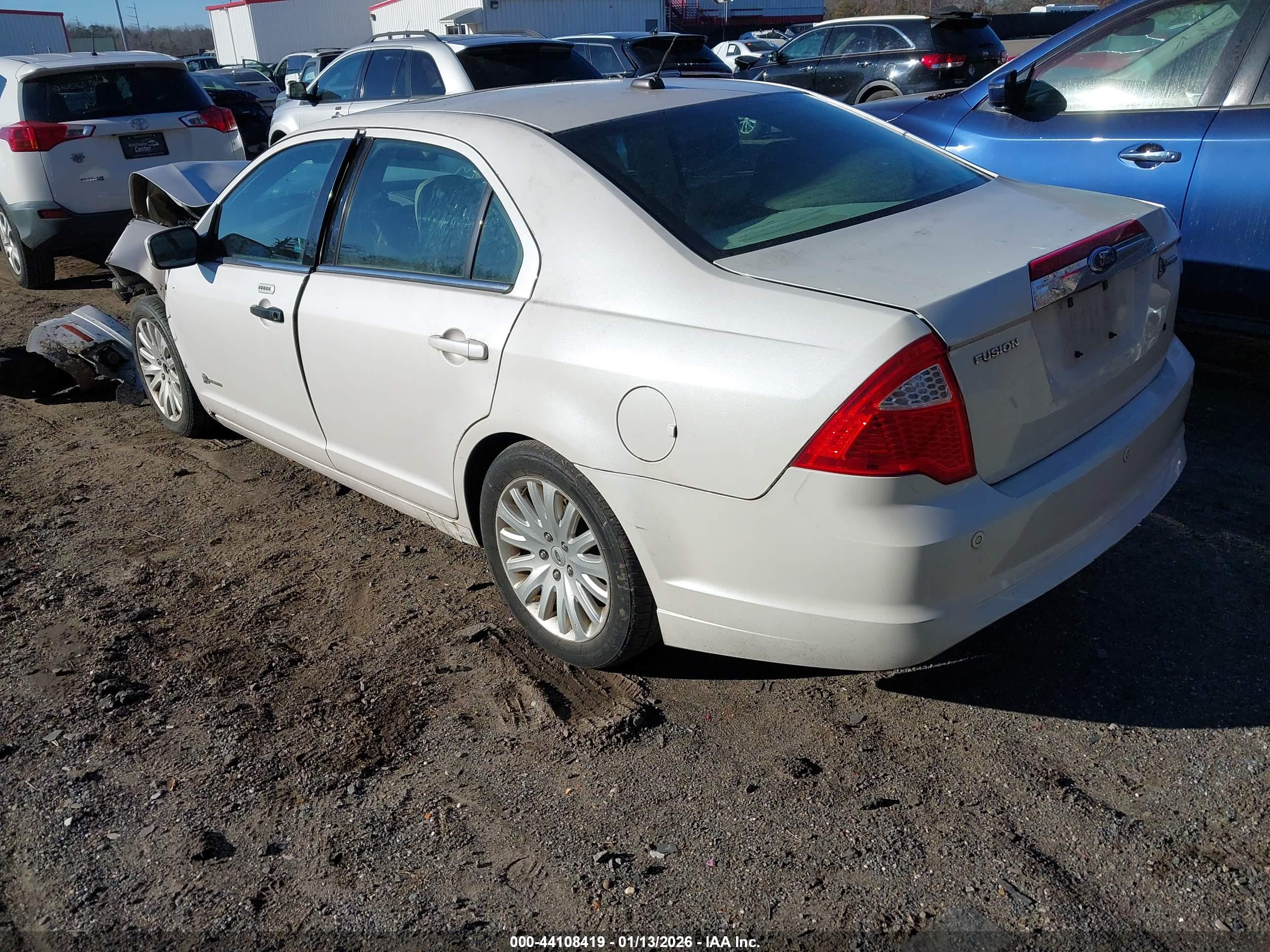 FORD FUSION image 3