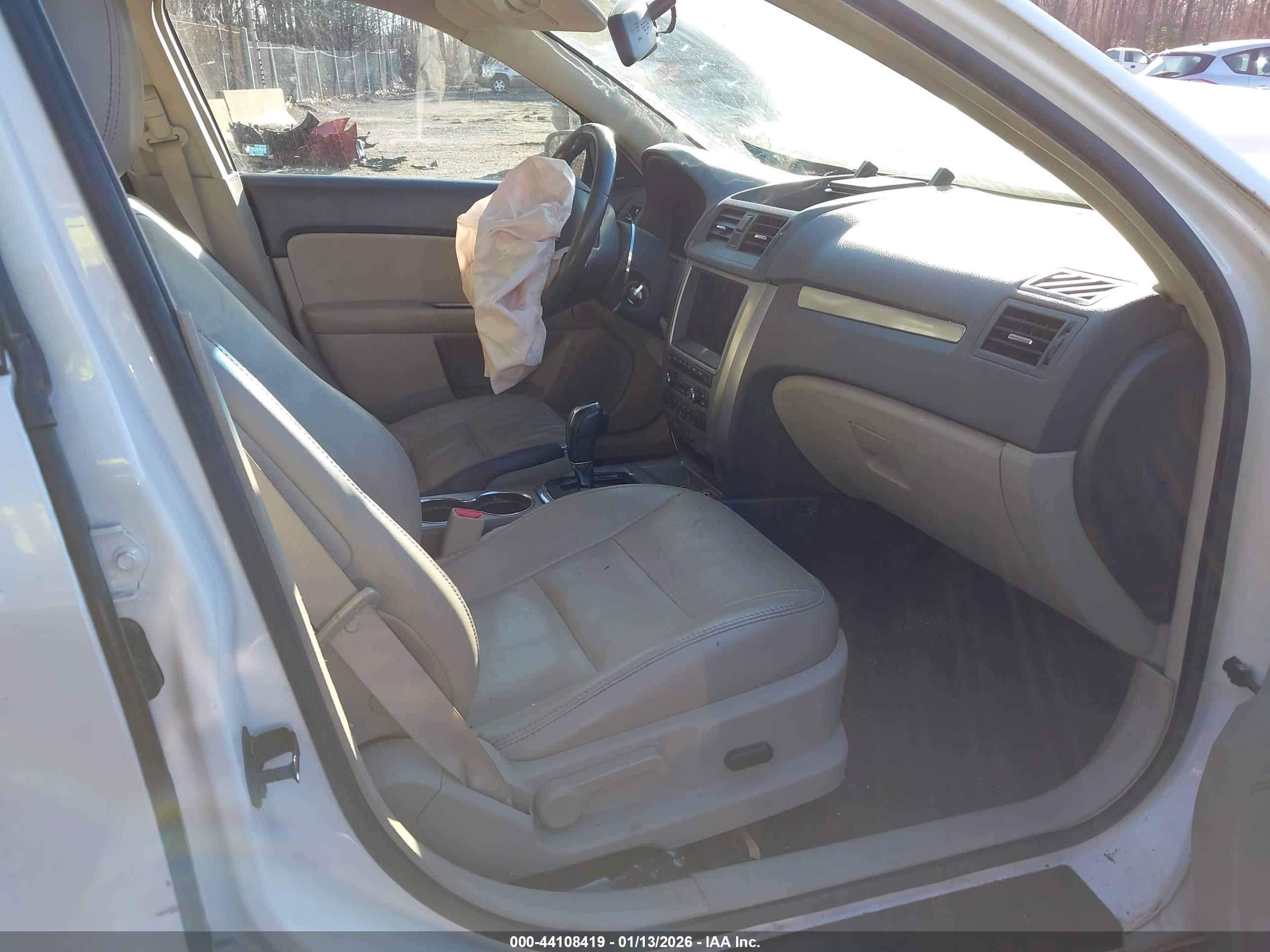 FORD FUSION image 5