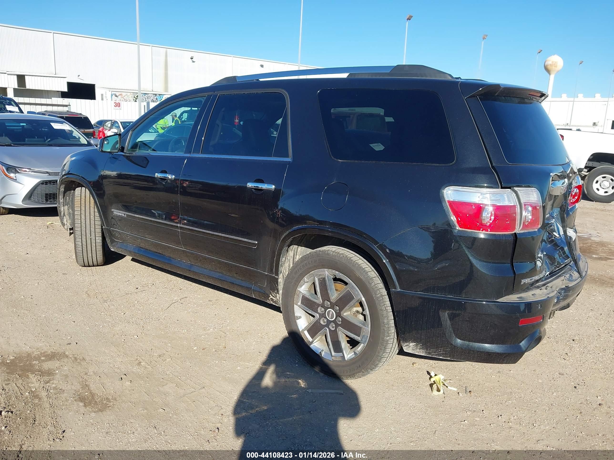 GMC ACADIA image 3