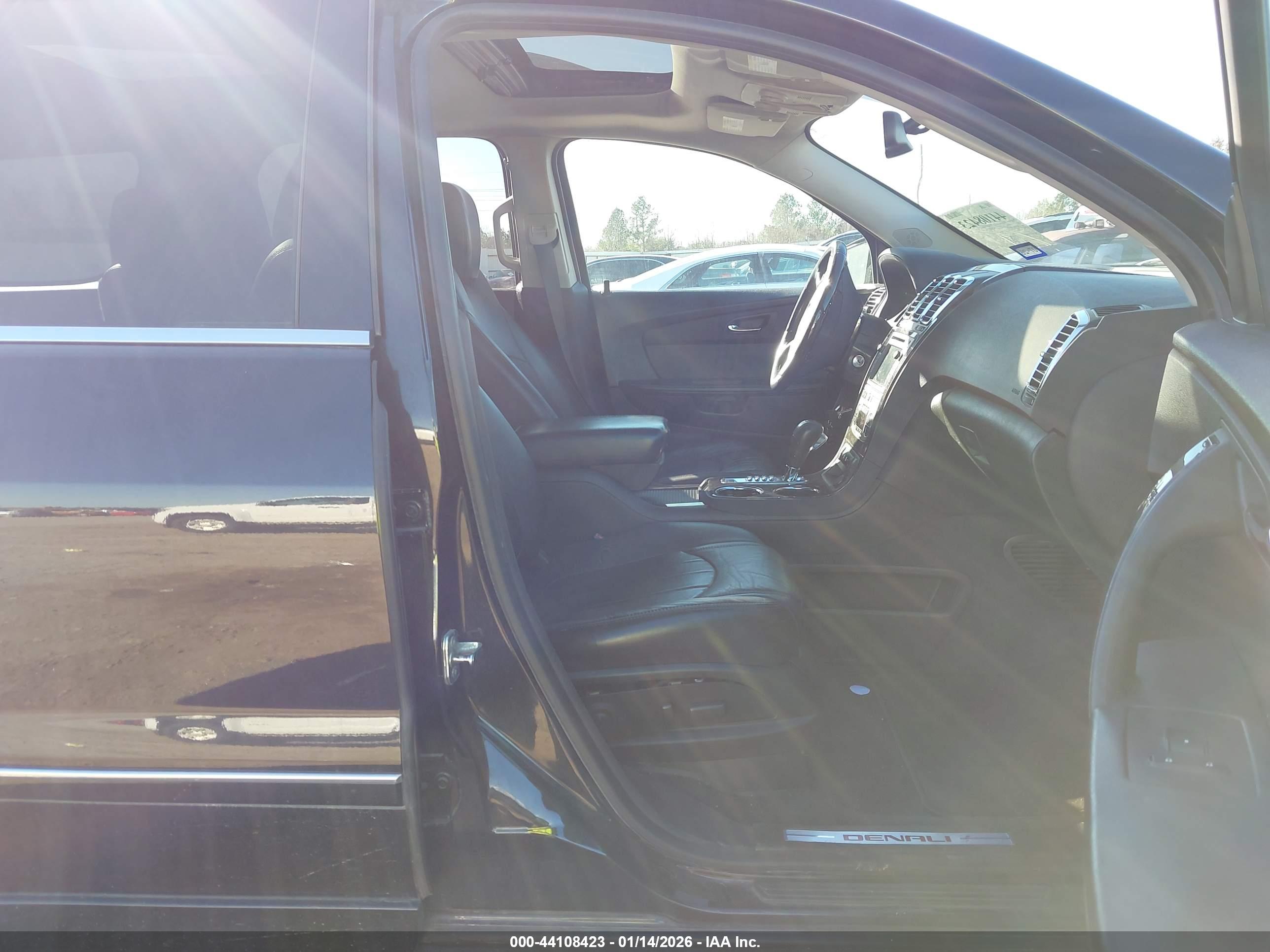 GMC ACADIA image 5