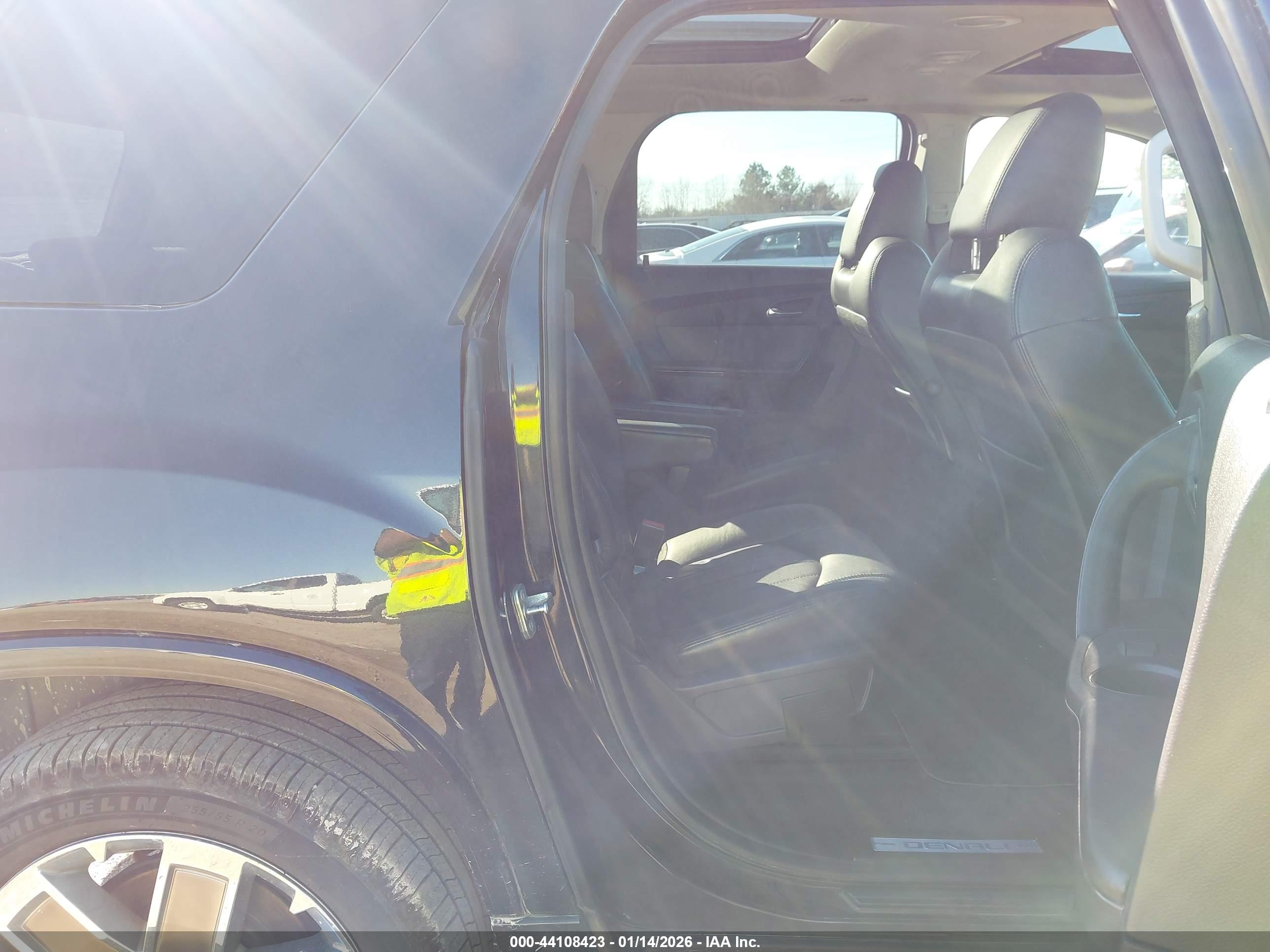 GMC ACADIA image 8