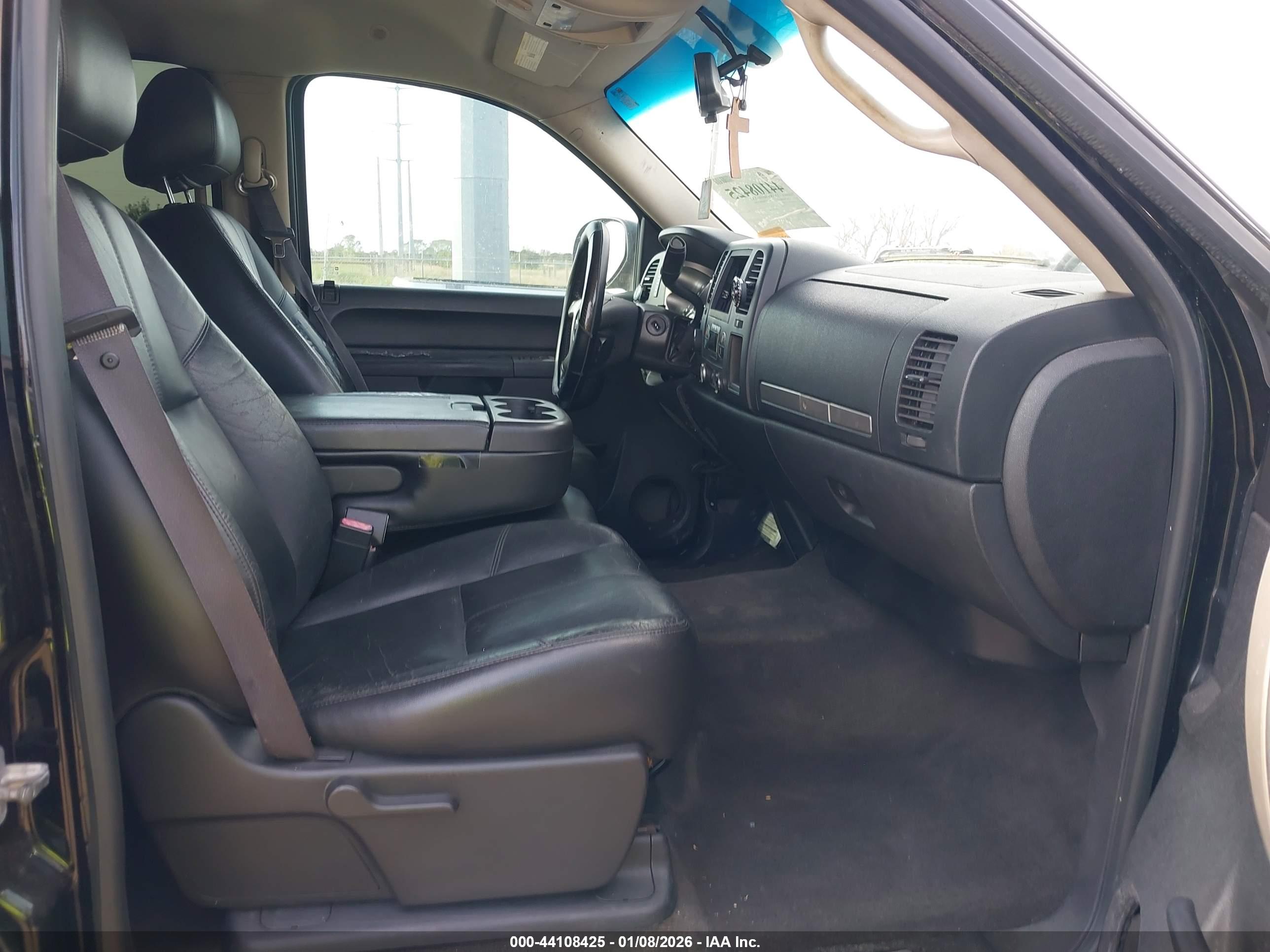 CHEVROLET SILVERADO image 5